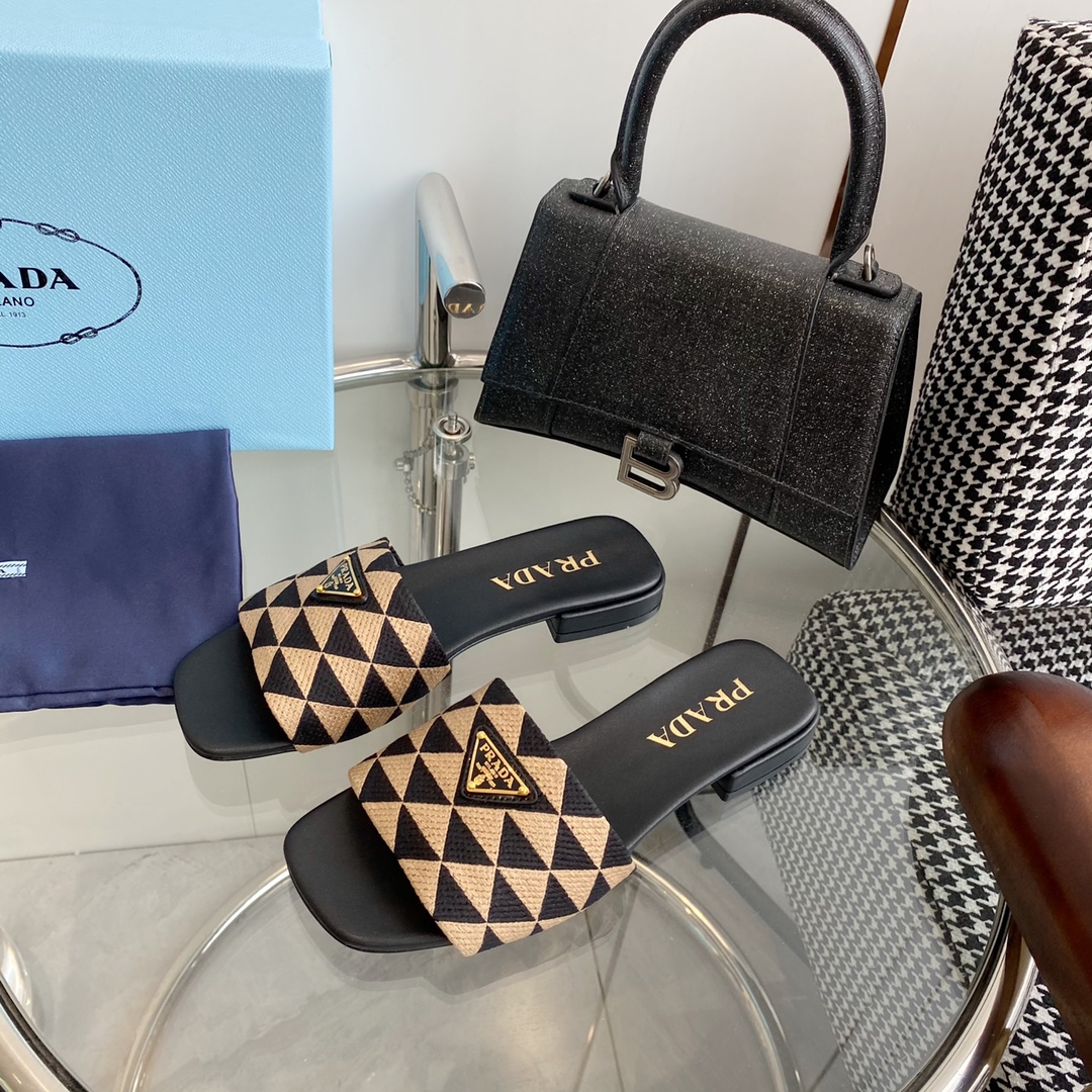 [TOP] PR@DA Triangle Logo Flat Sandals - Prada