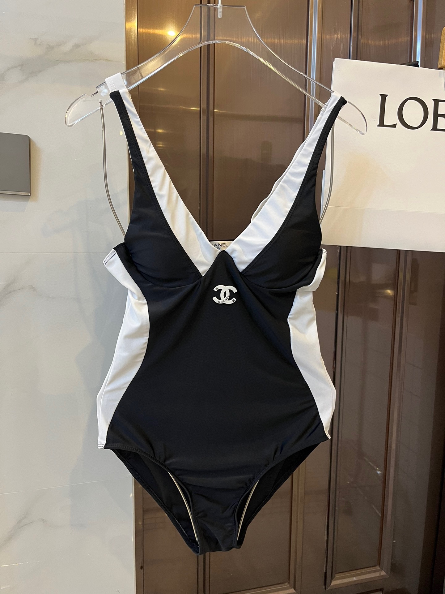 [TOP] CH@NEL black and white color contrast swimsuit Chanel
