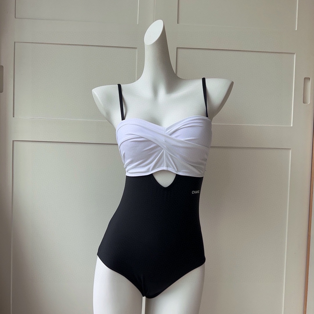 [TOP] CH@NEL Black and White One-Piece Swimsuit Chanel
