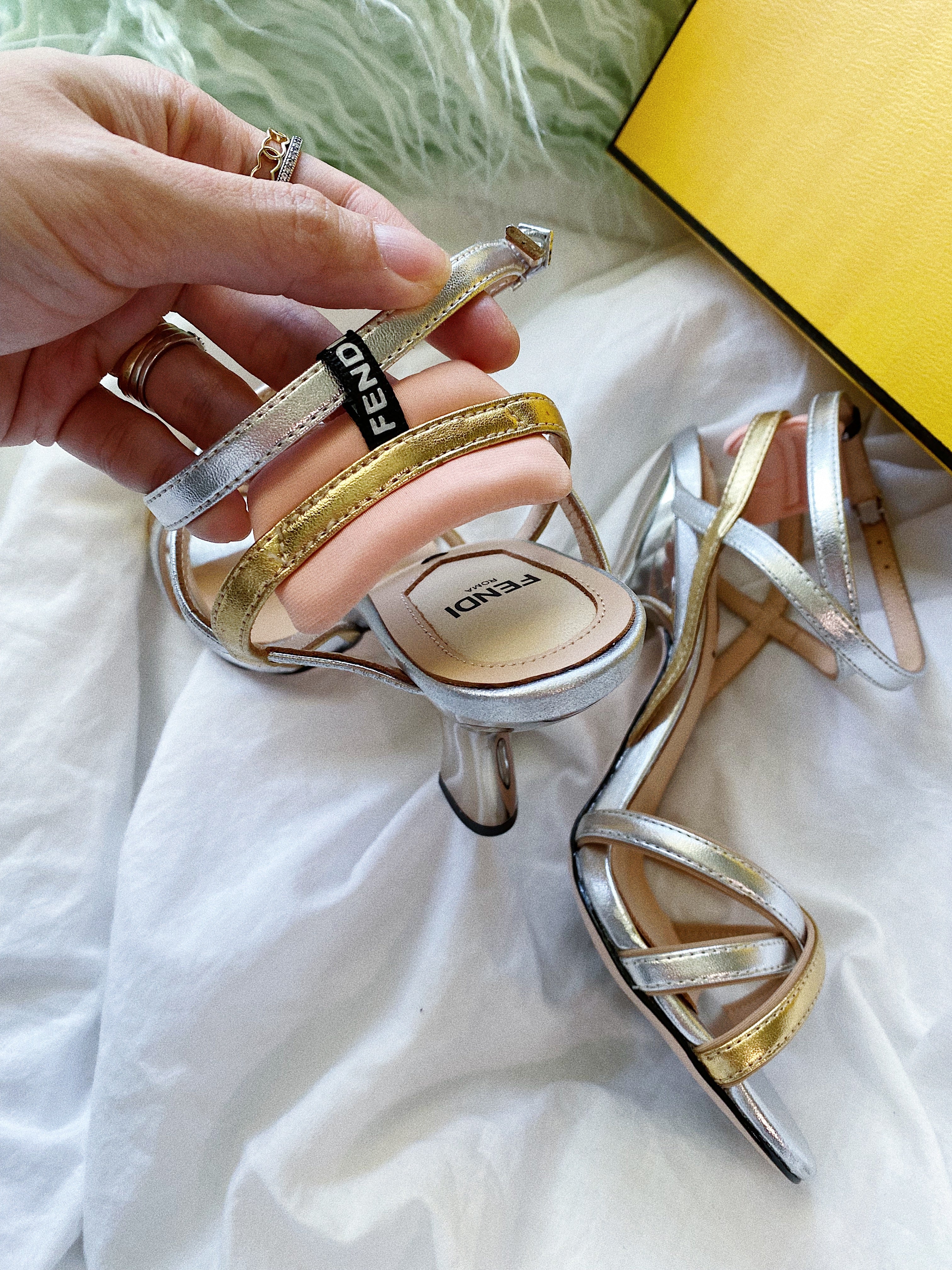 [TOP] FNDI Fndi Colibri Strappy Metalic High Heels - Gold - Fendi
