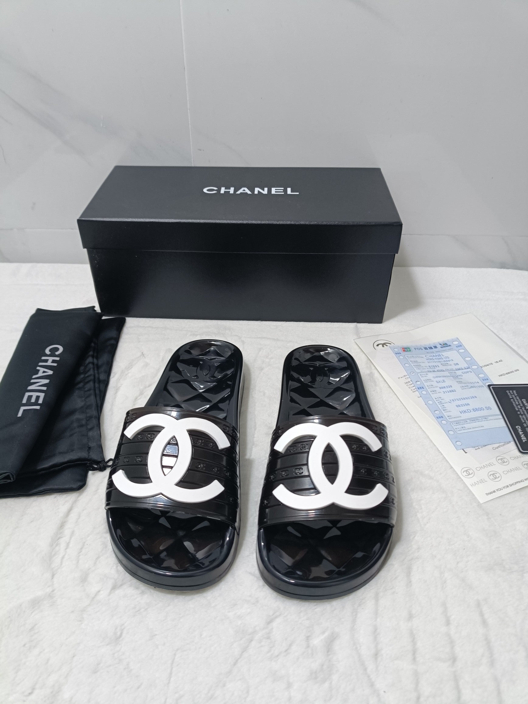 [TOP] CH@NEL Jelly Clear Slides - Black w White Logo - Chanel