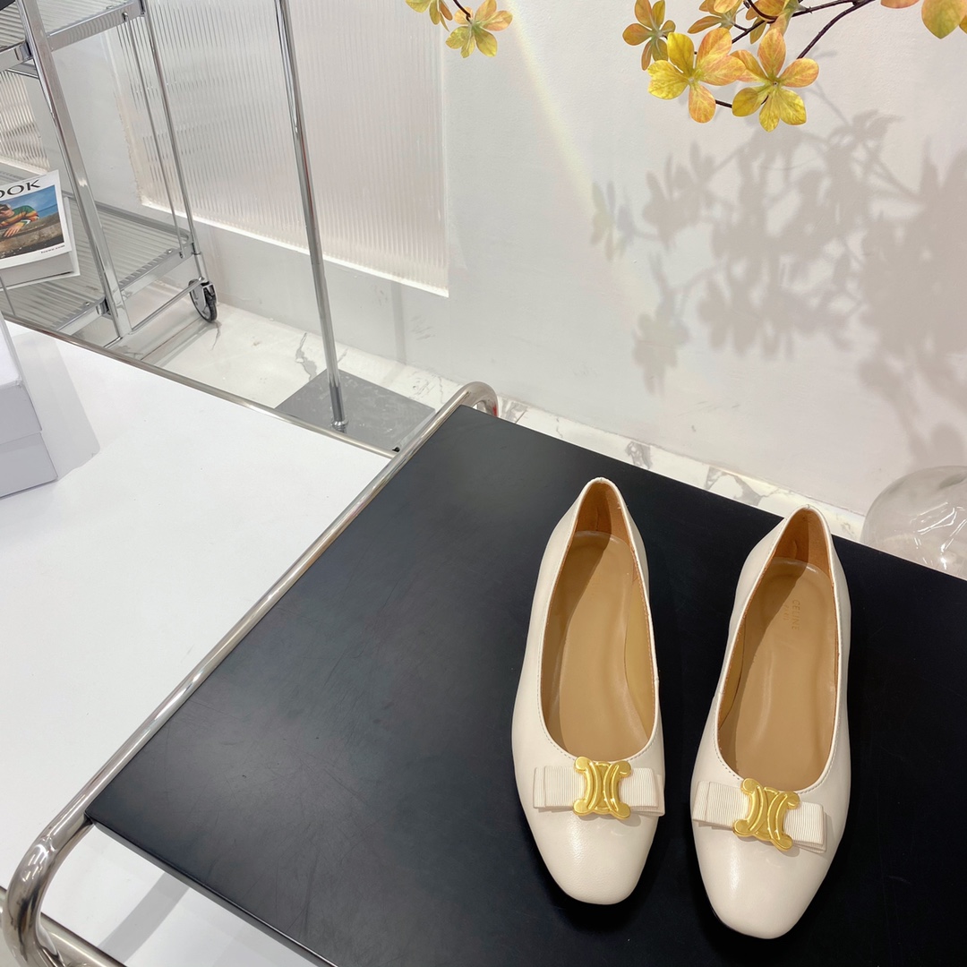 [TOP] CLINE Cowhide Flat - White - Cline