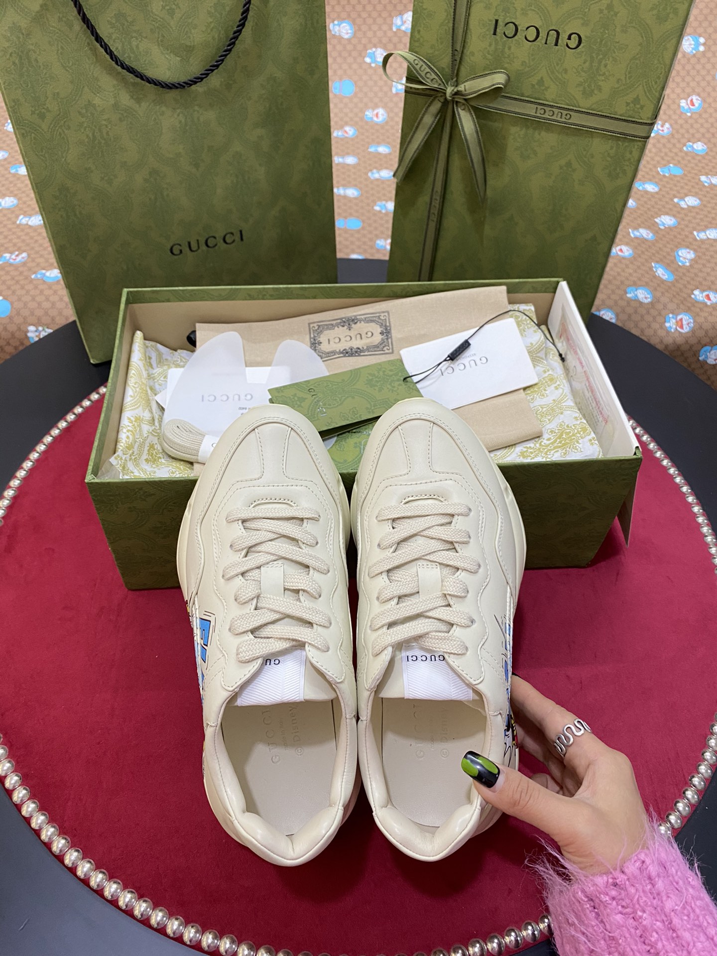 [TOP] GUCC! RHYTON WITH Donald Duck PRINT SNEAKER - Gucci