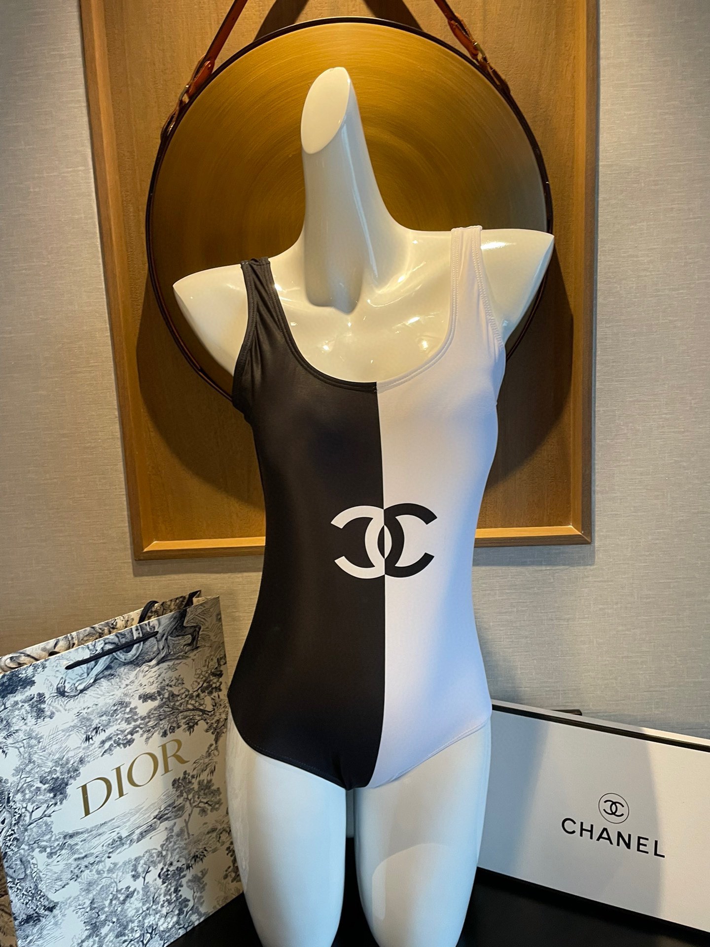 [TOP] CH@NEL Black and White Color Block One Piece Swimsuit Chanel