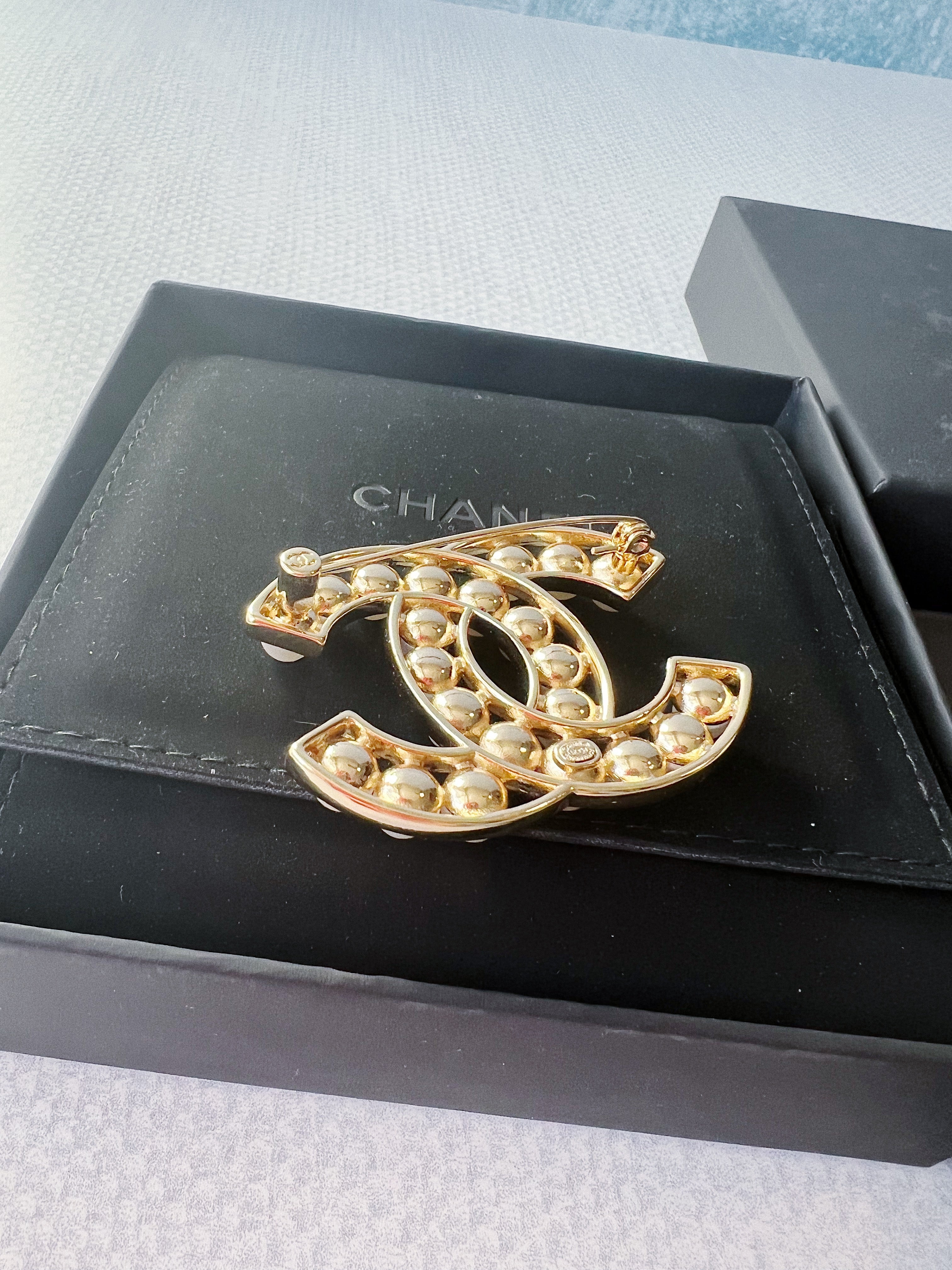 [TOP] CH@NEL Gold Pearl Brooch - Chanel