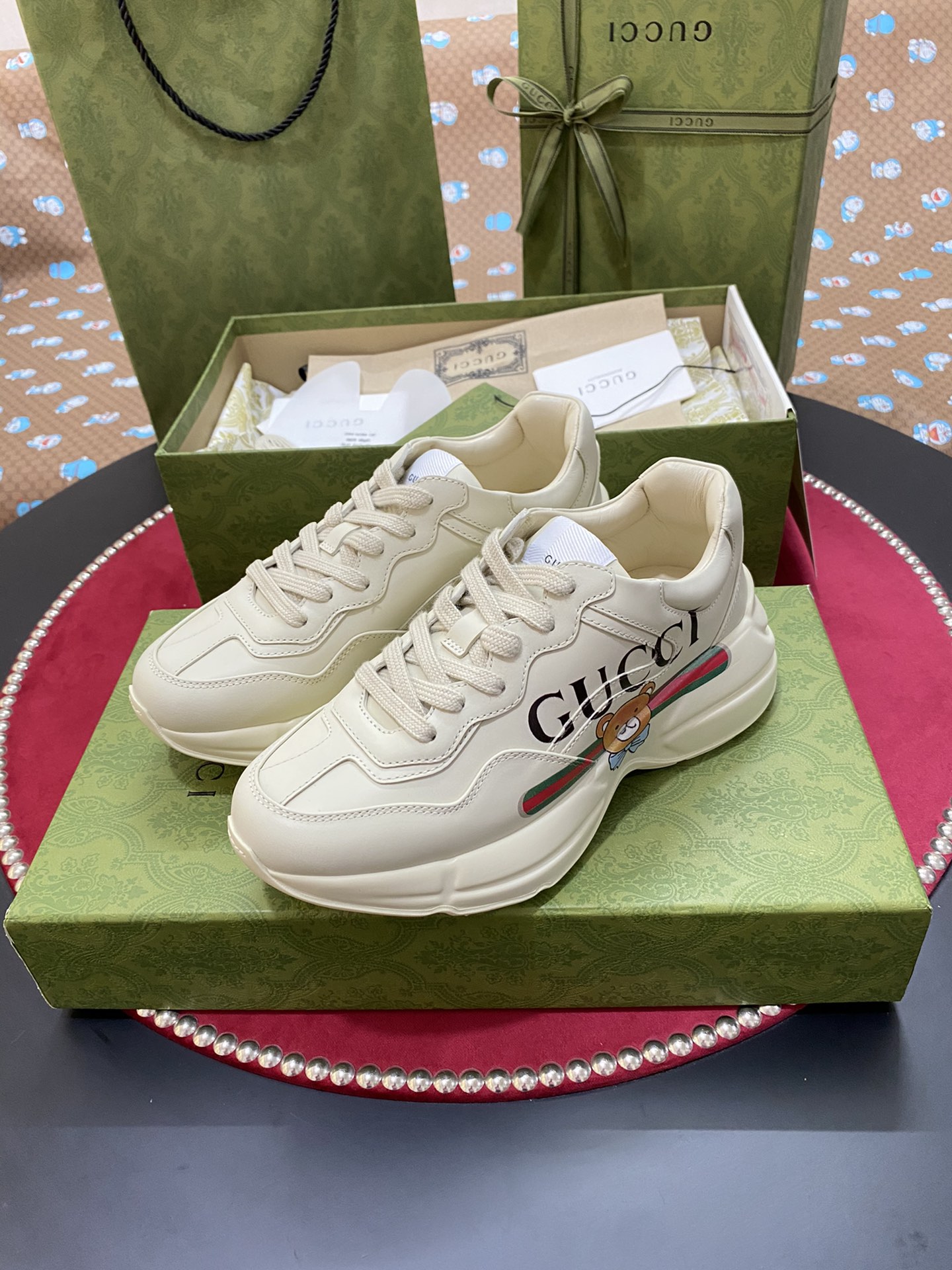 [TOP] GUCC! RHYTON WITH BEAR PRINT SNEAKER - Gucci