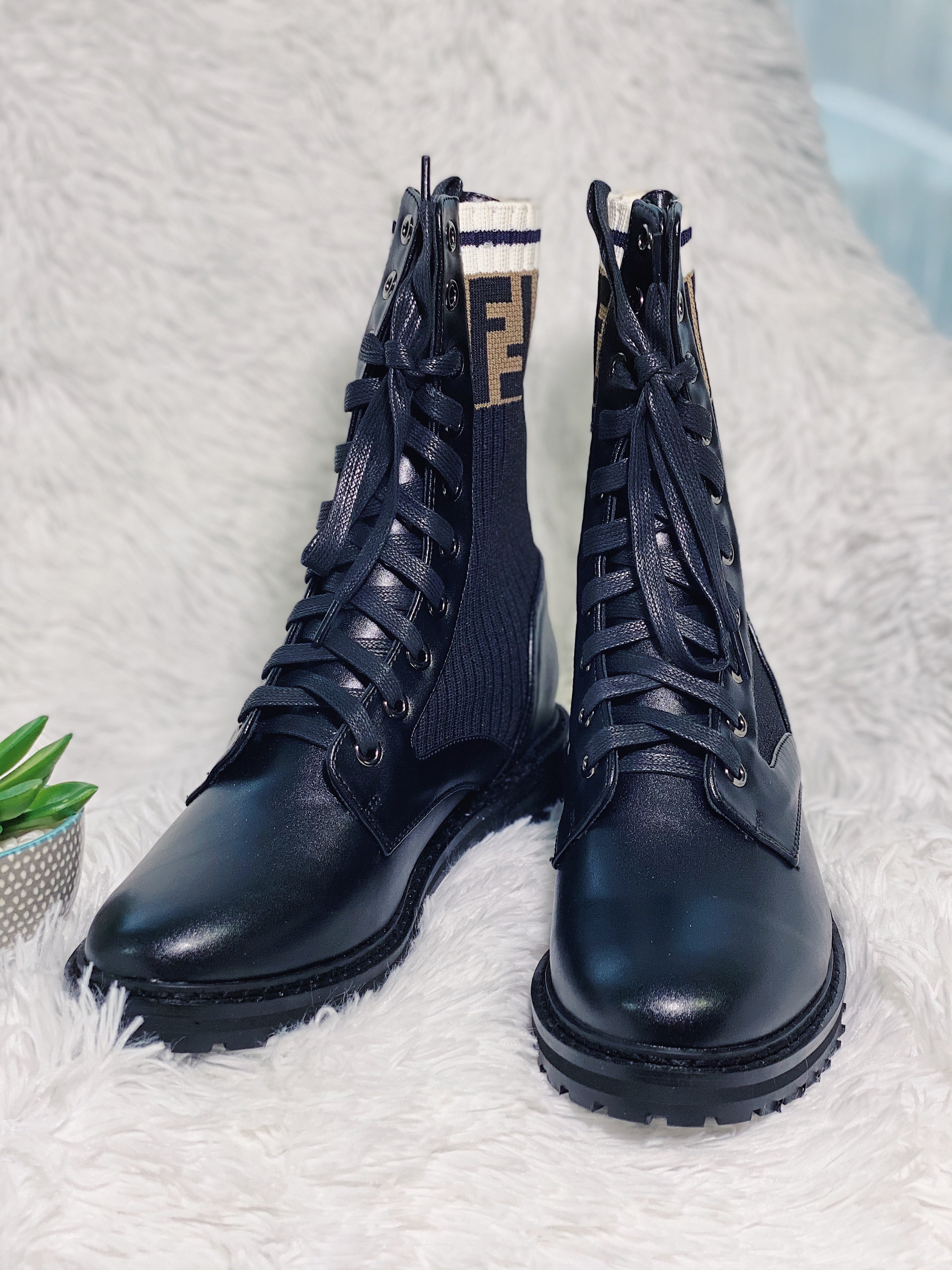 [TOP] FNDI Fendi Boots - Fendi