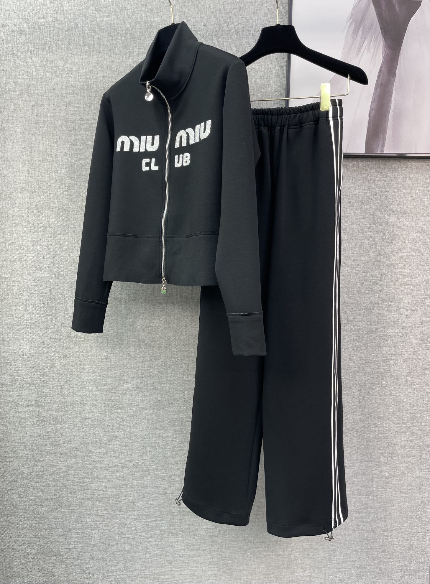 [TOP] m!u m!u Embroidered Logo Space Cotton Casual Suit - MIUMIU