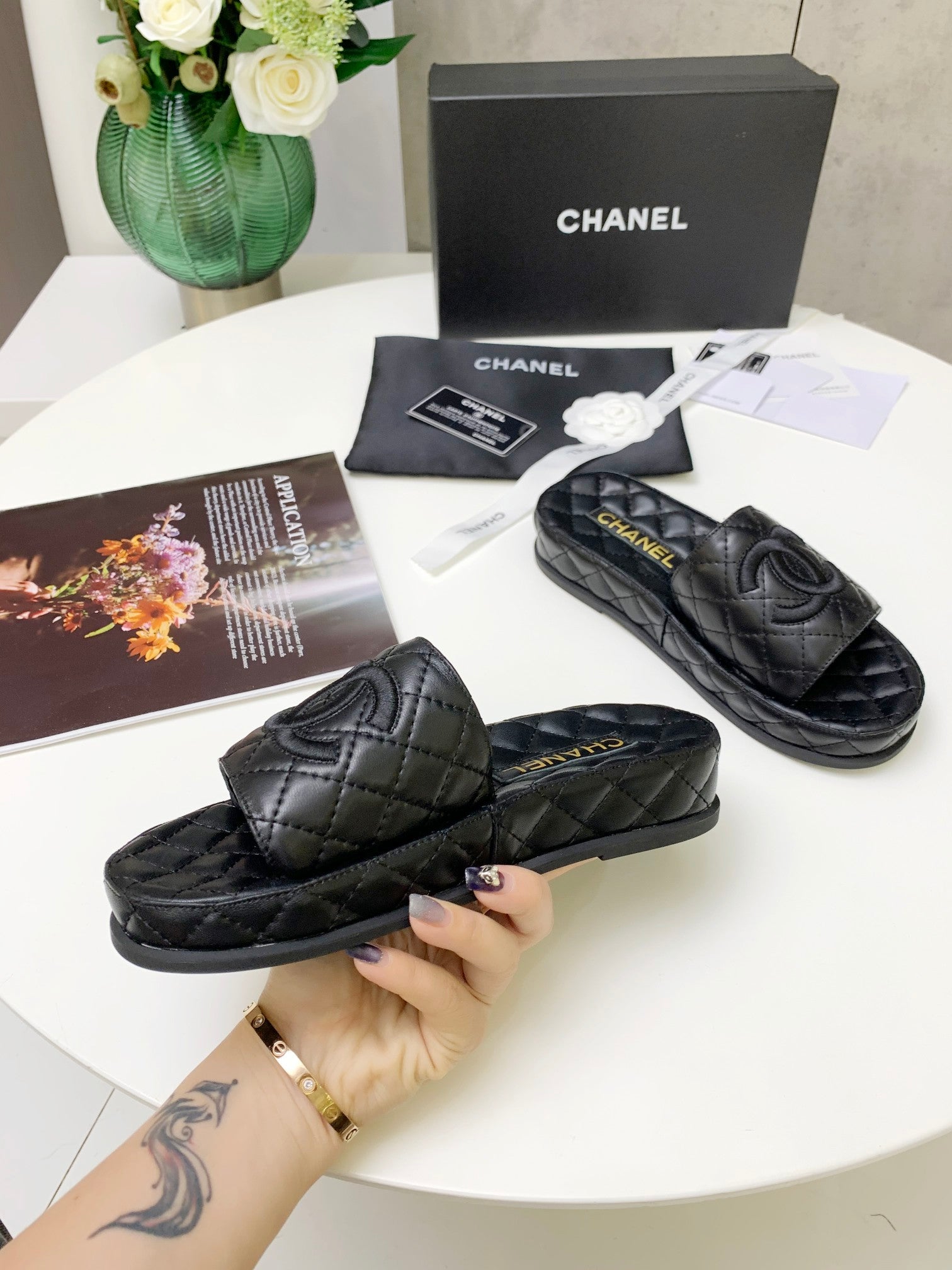 [TOP] CH@NEL Quilted Embroidery Double C Slides - Black - Chanel