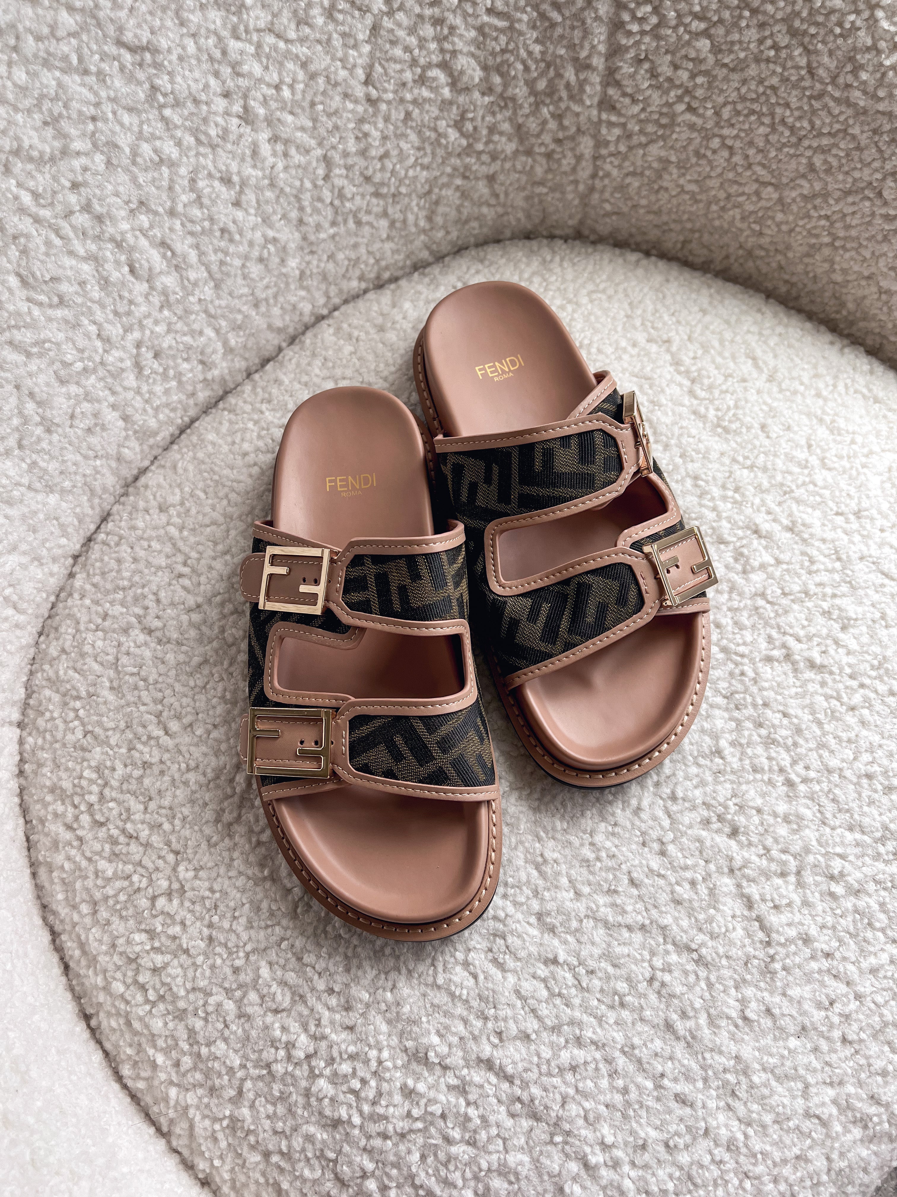 [TOP] FNDI Fndi Women Logo Canvas Flat Sandals - Brown - Fendi