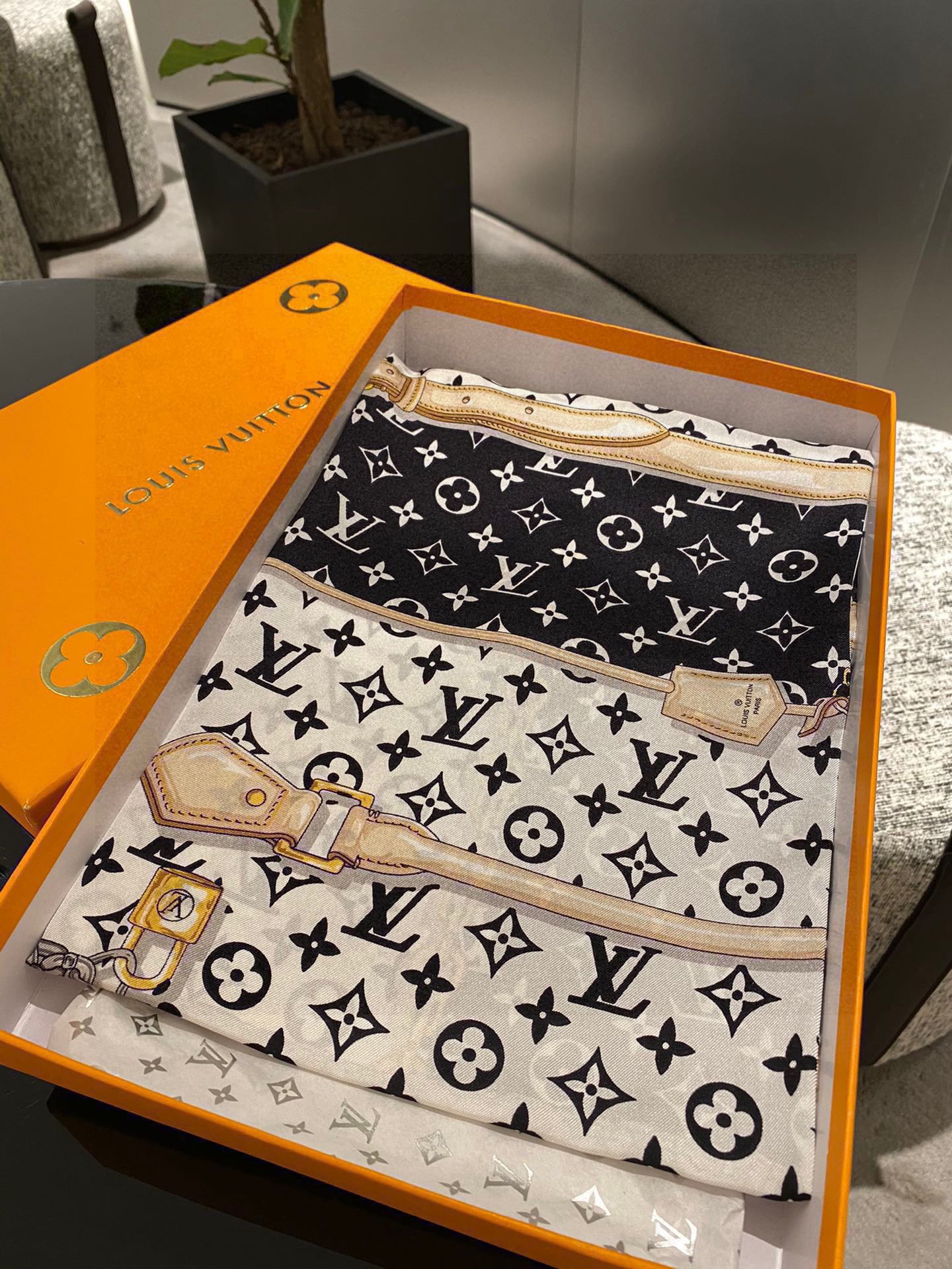 [TOP] L&V L*V Silk Square Scarf - LV Louis Vuitton