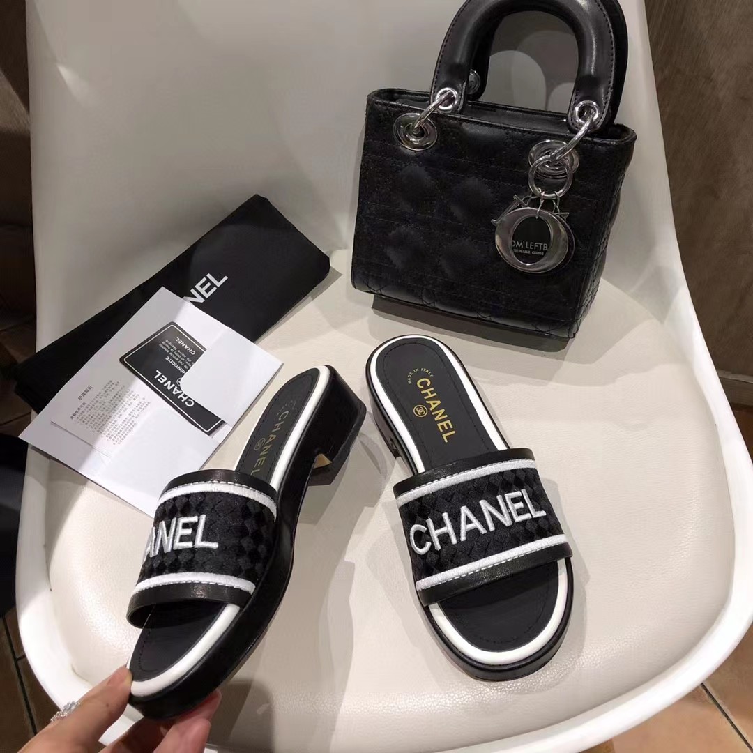 [TOP] CH@NEL Logo Sliders - Black- Chanel