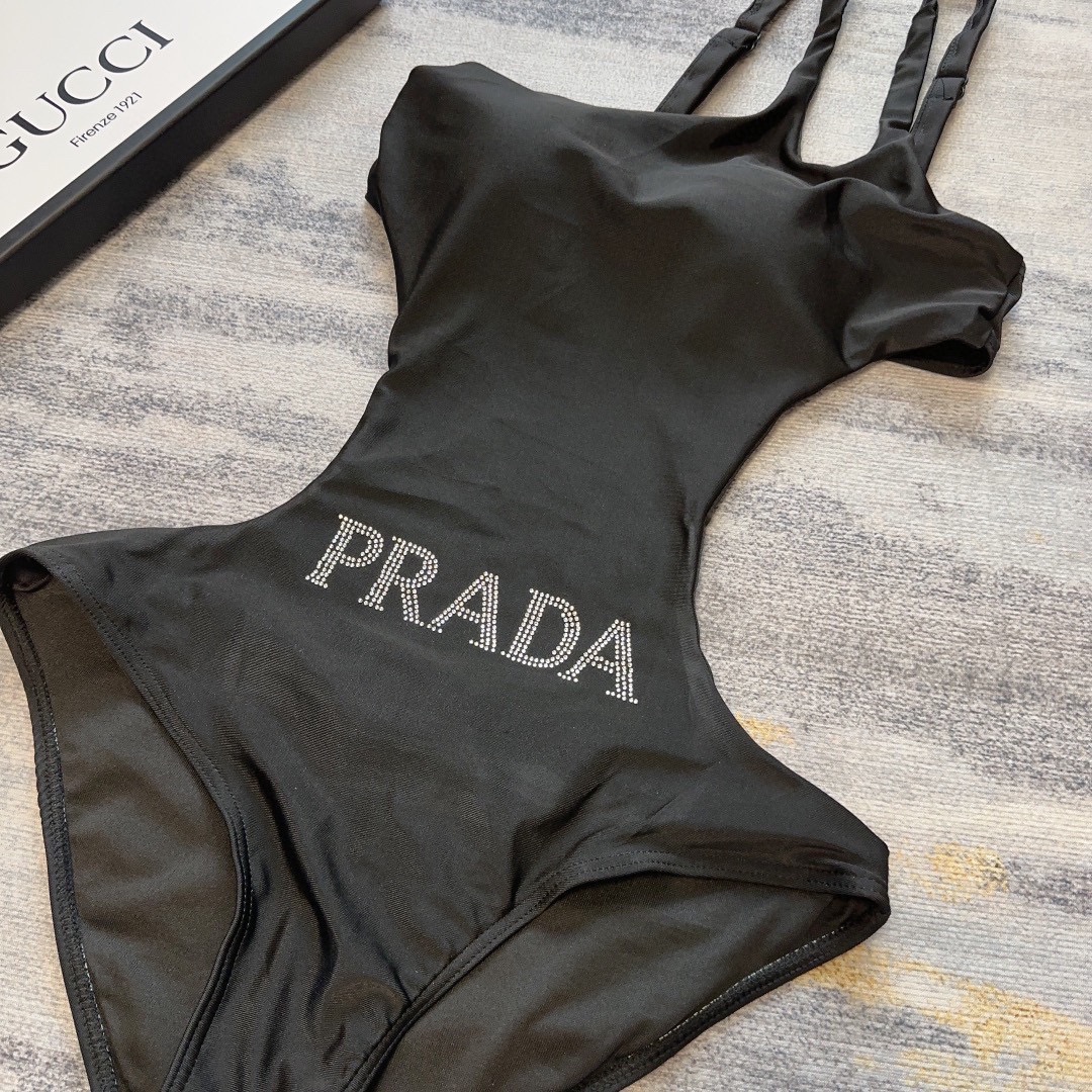 [TOP] GUCC! Bare Waist One-Piece Swimsuit Gucci