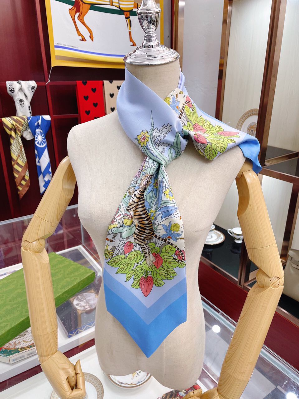 [TOP] GUCC! G*G Tiger Scarf - Blue - Gucci