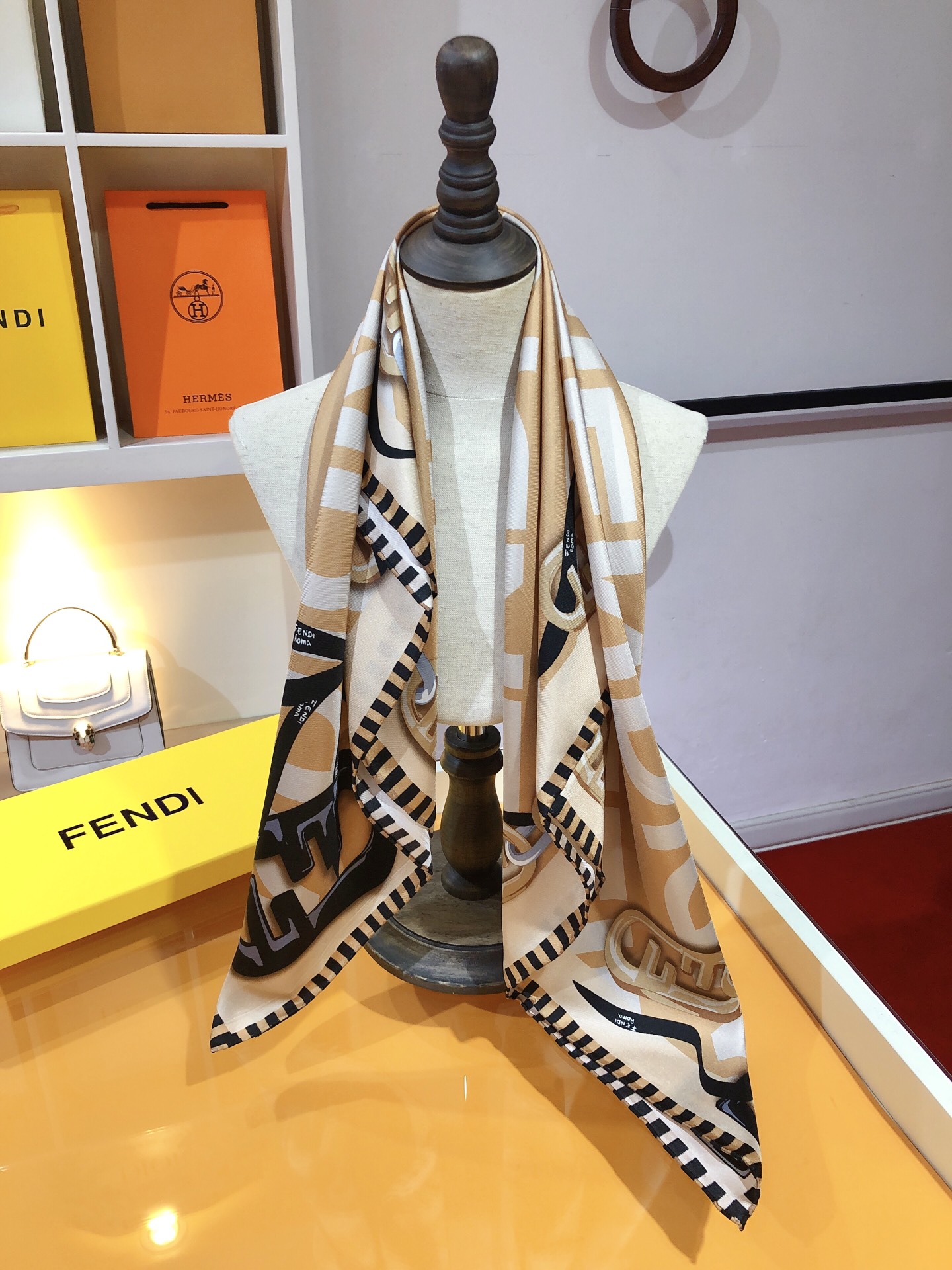 [TOP] FNDI Fendi O'LockSilk Square Scarf - Fendi