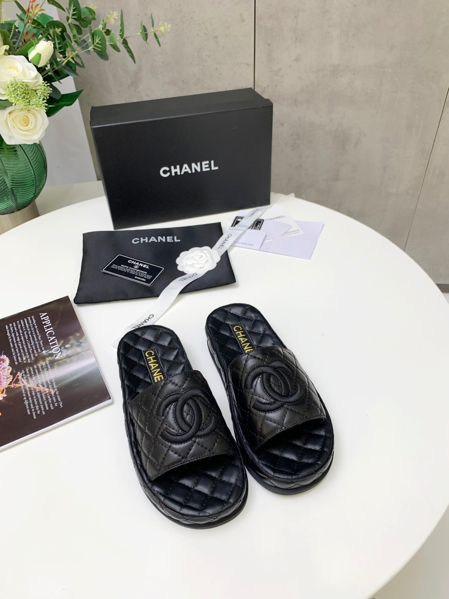 [TOP] CH@NEL Quilted Embroidery Double C Slides - Black - Chanel