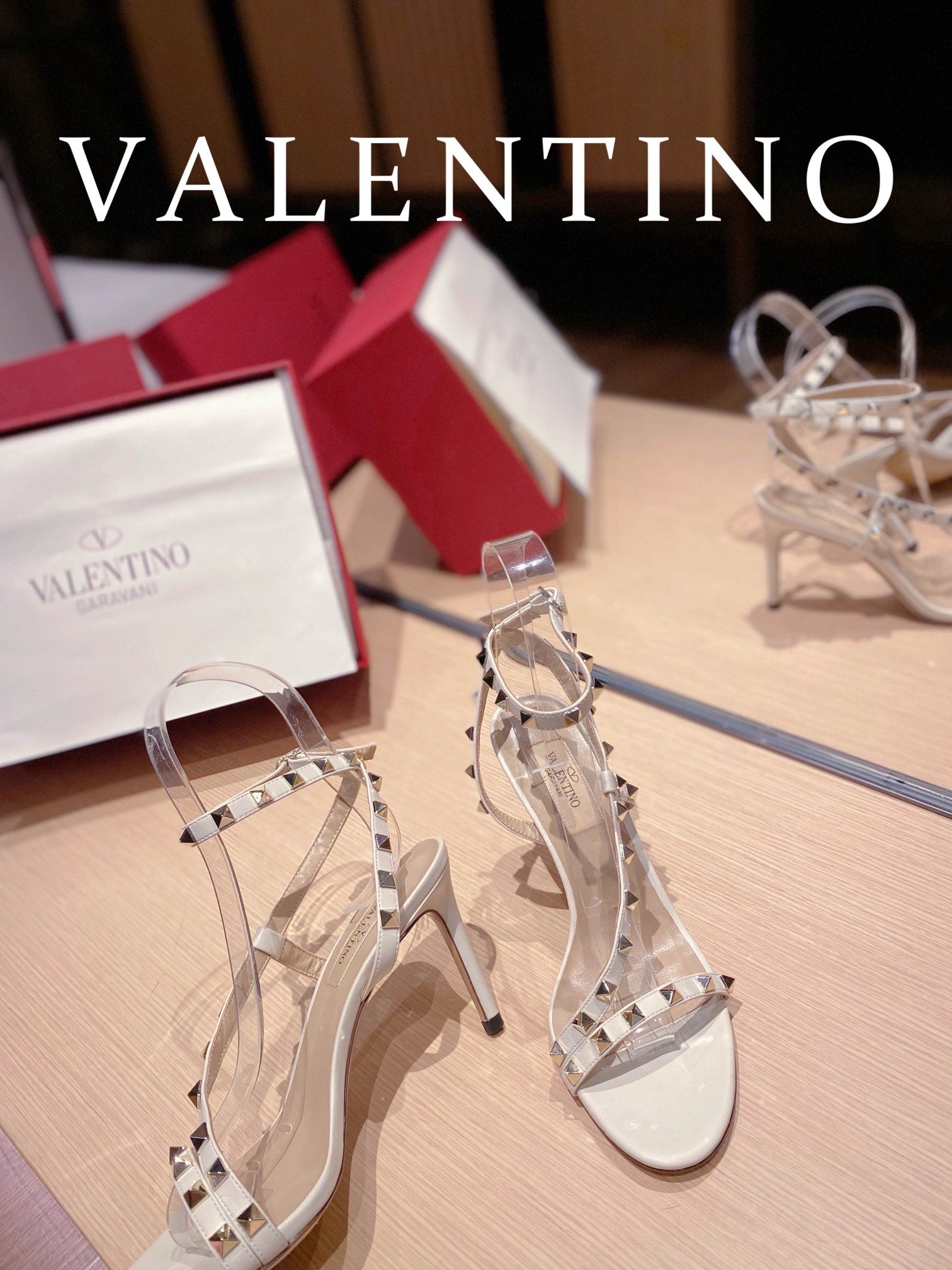 [TOP] V@LENTINO V*lentino Rockstud Asymmetrical Slingback Sandals - White - Valentino