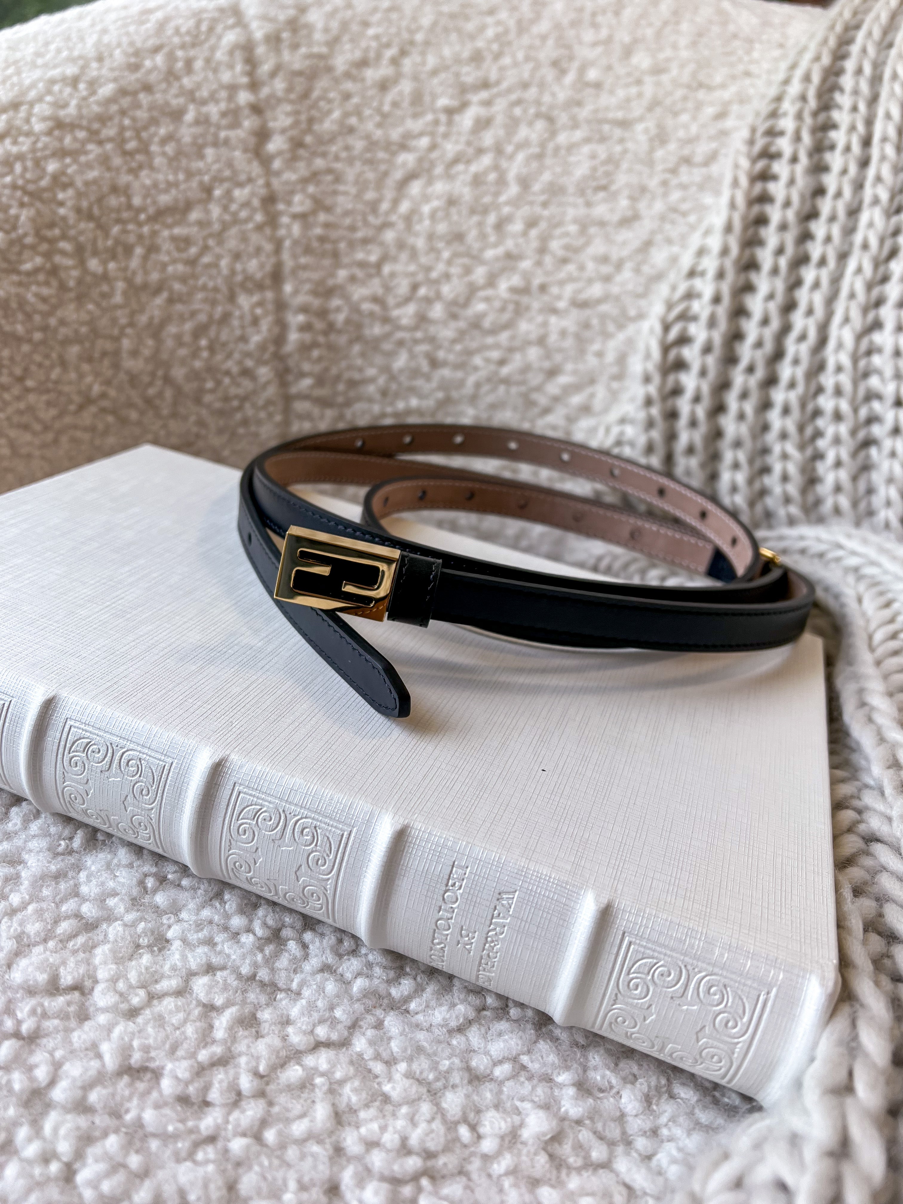 [TOP] FNDI  Women Thin Baguette Waist Belt - Black - Fendi