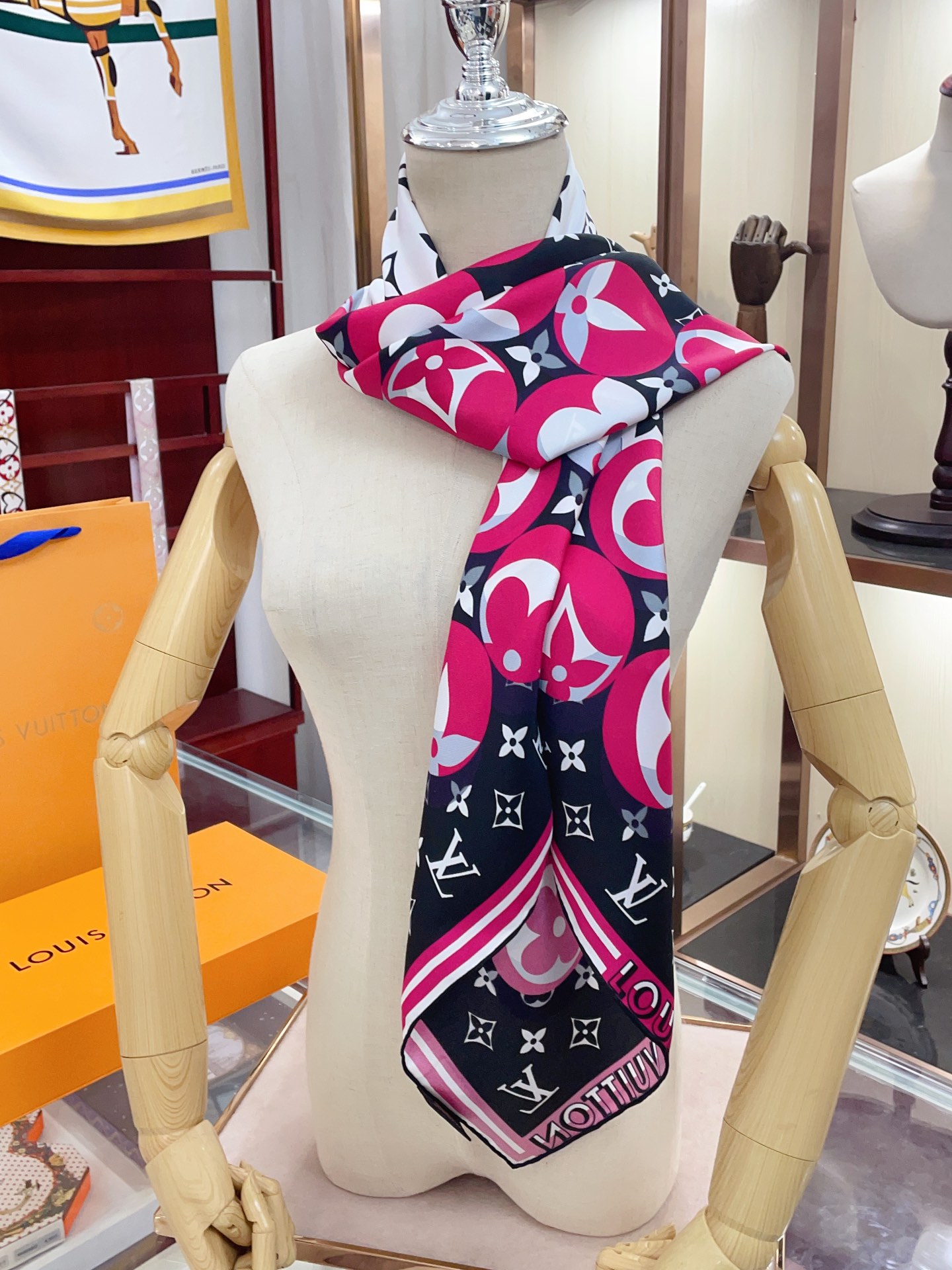 [TOP] L&V Silk Square Scarf - 2 Color - LV Louis Vuitton