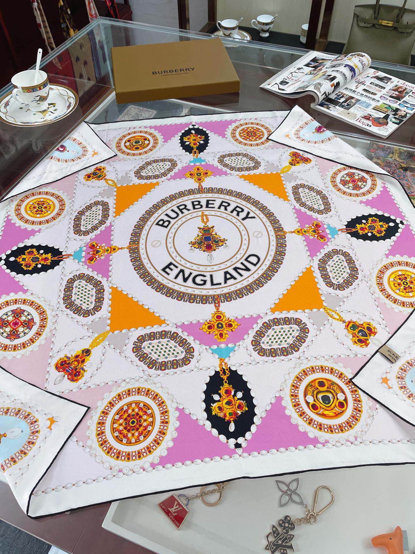 [TOP] BURBRRY Jewellery Case Silk Scarf 90cm Square - Black/Blue/Pink - Burberry