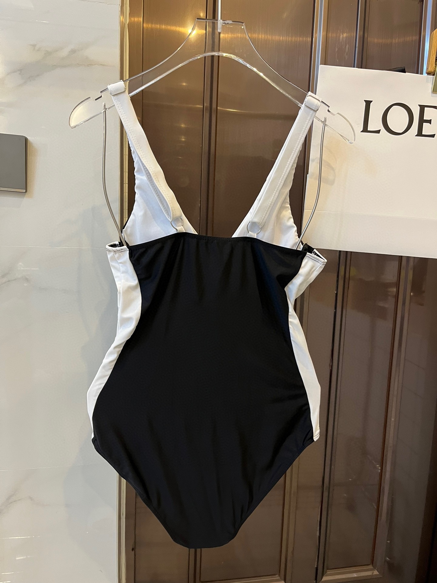 [TOP] CH@NEL black and white color contrast swimsuit Chanel