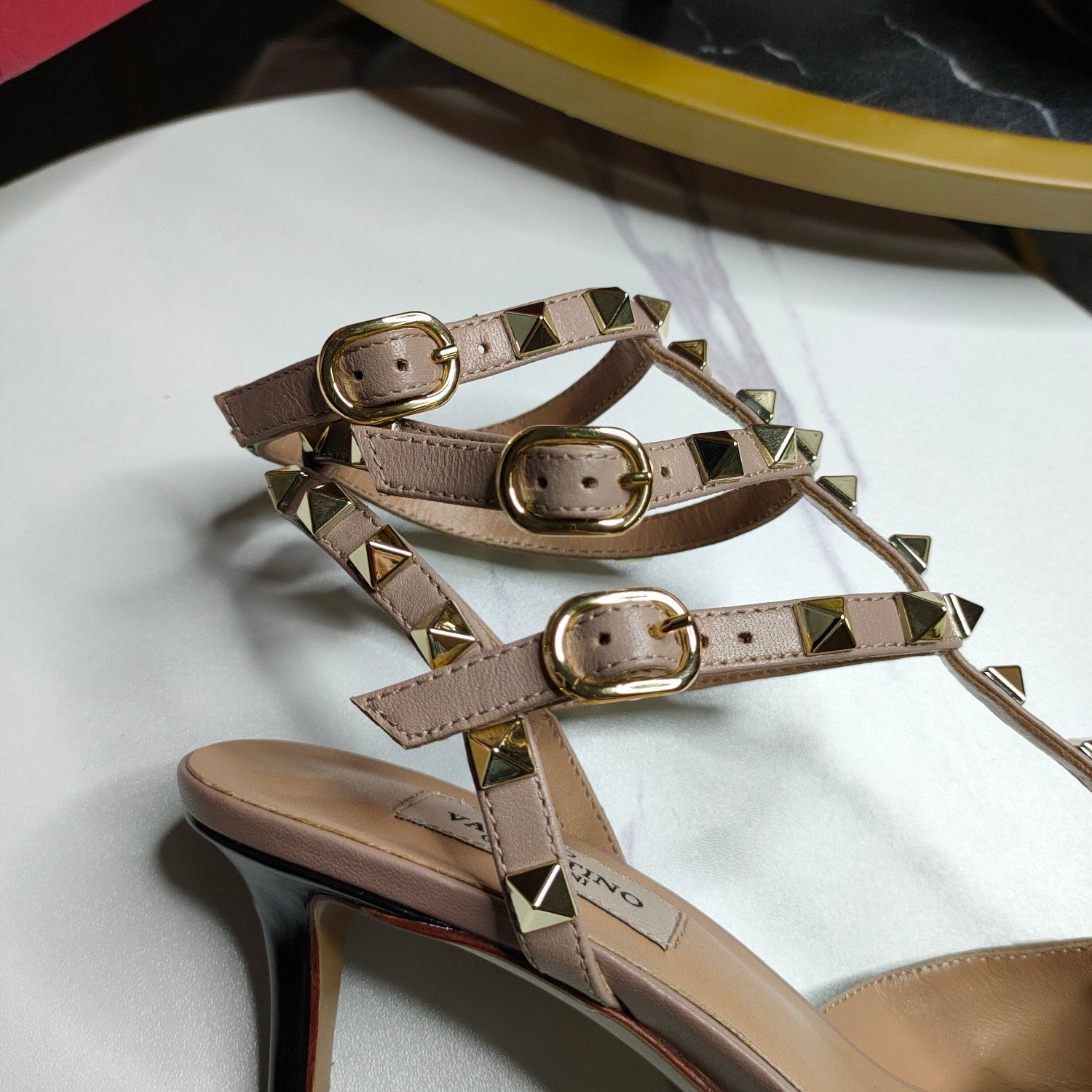 [TOP] V@LENTINO V*lentino R0ckStud Nude T-Strap Patent Leather - Black - Valentino