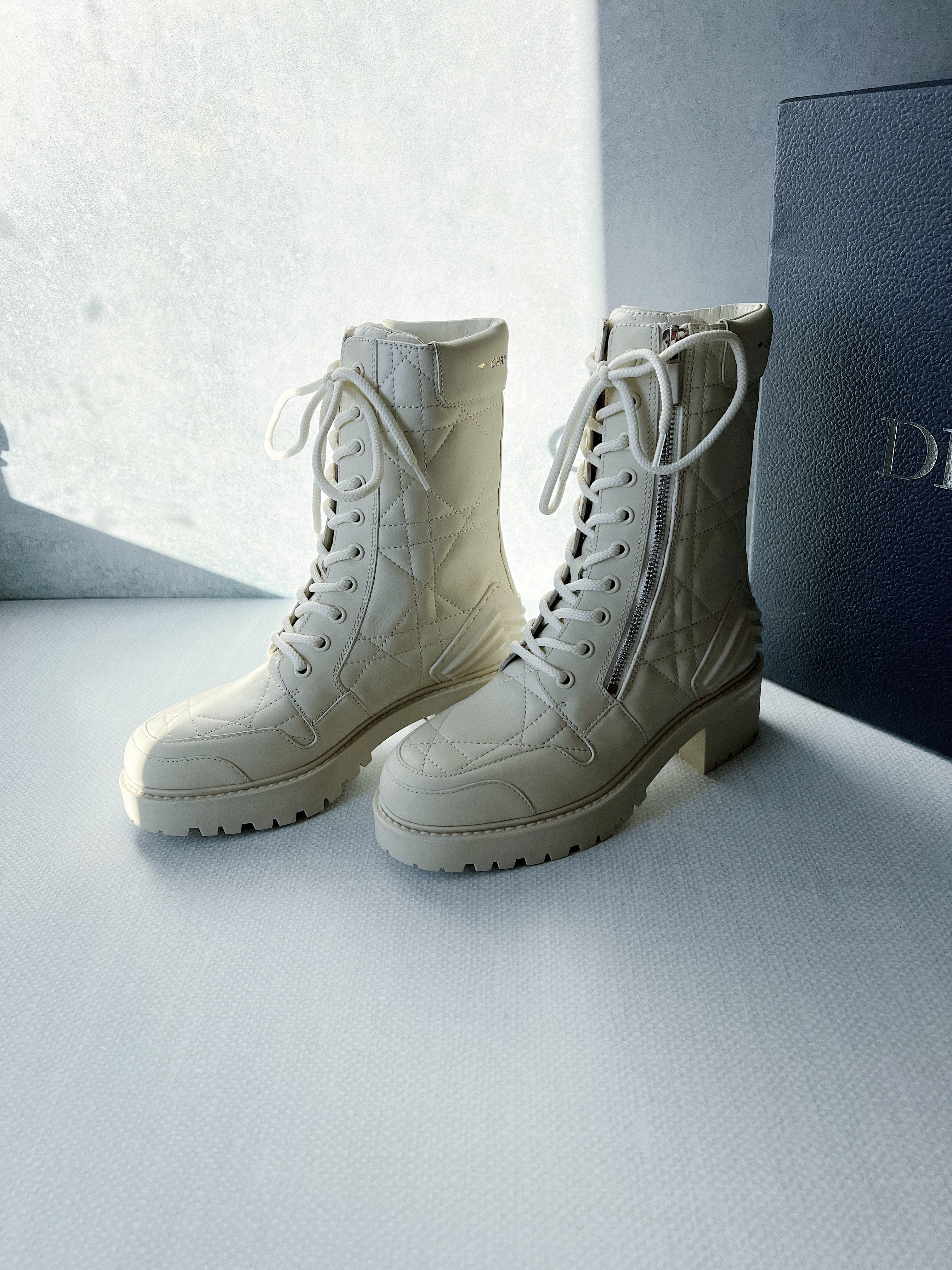 [TOP] D!or Quilted Lace Up w Zipper Ankle Boots - White - Christian Dior