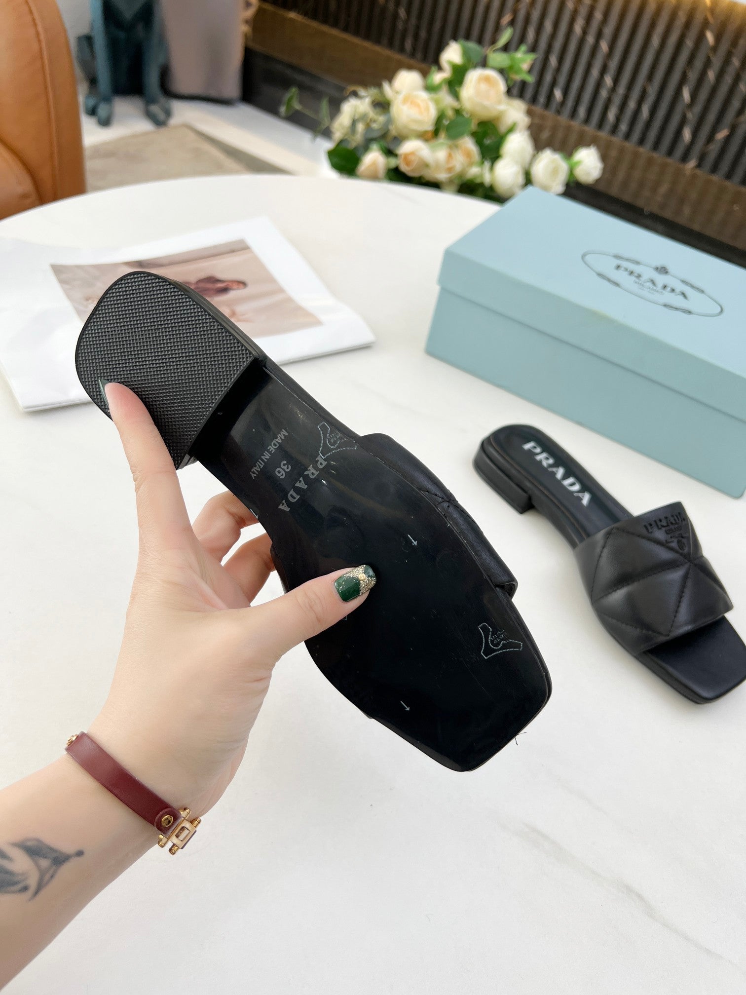 [TOP] PR@DA Celeste Quilted Nappa Sandals - Black - Prada