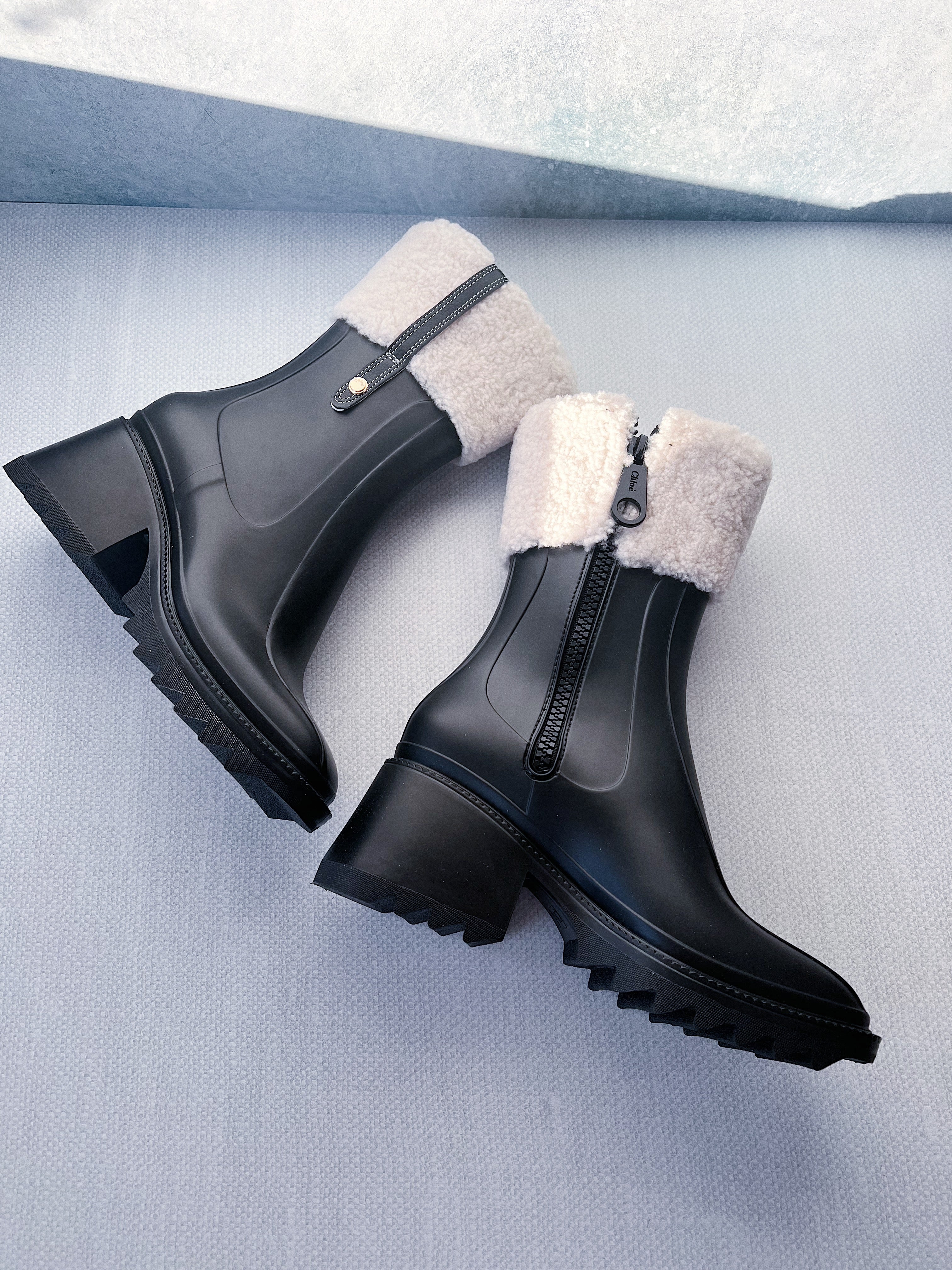 [TOP] Chlo Shearling Cuff Rain Boots - Black