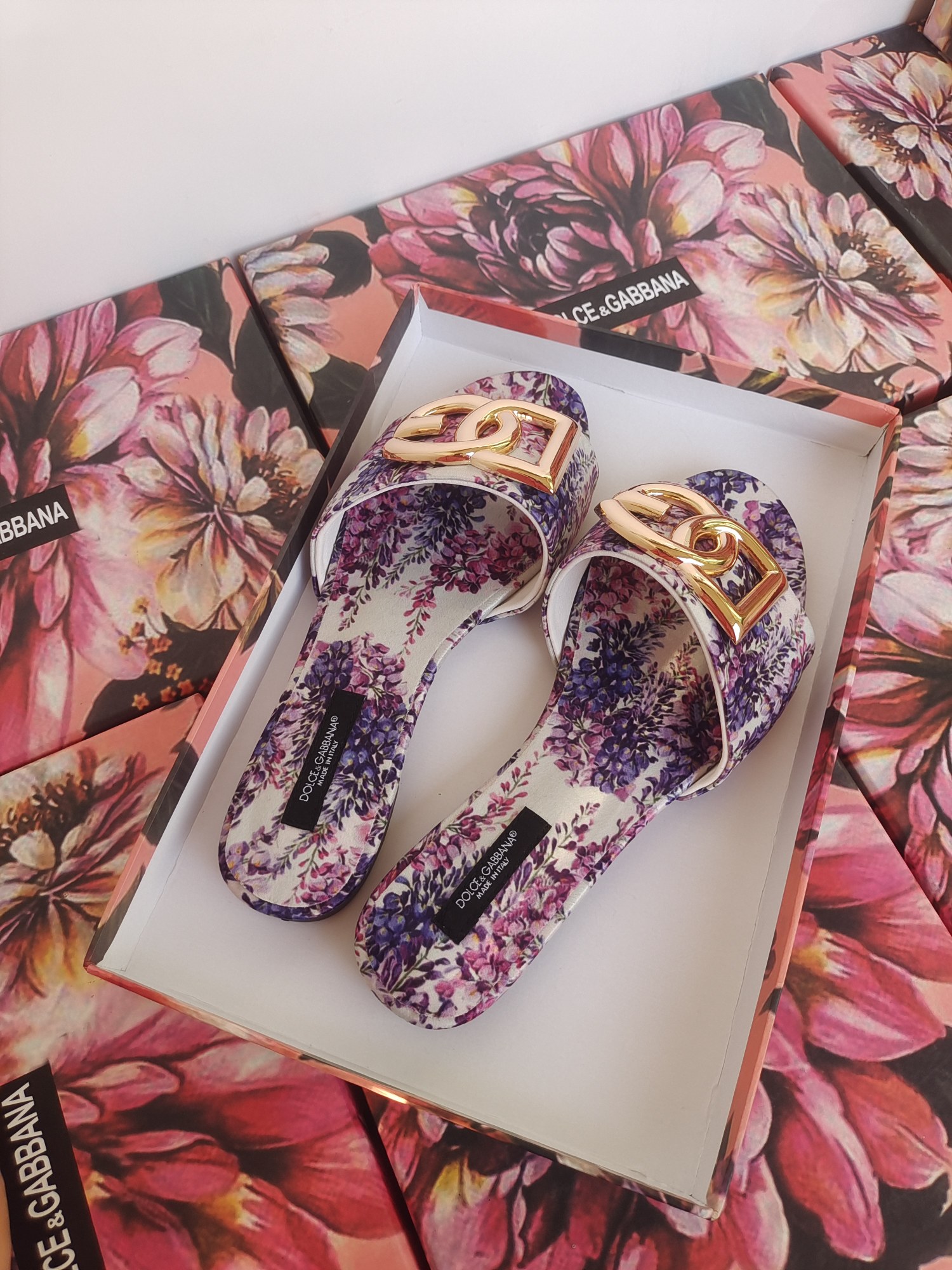 [TOP] D^G Slides Leather - White and Purple Flowers - Dolce&Gabbana