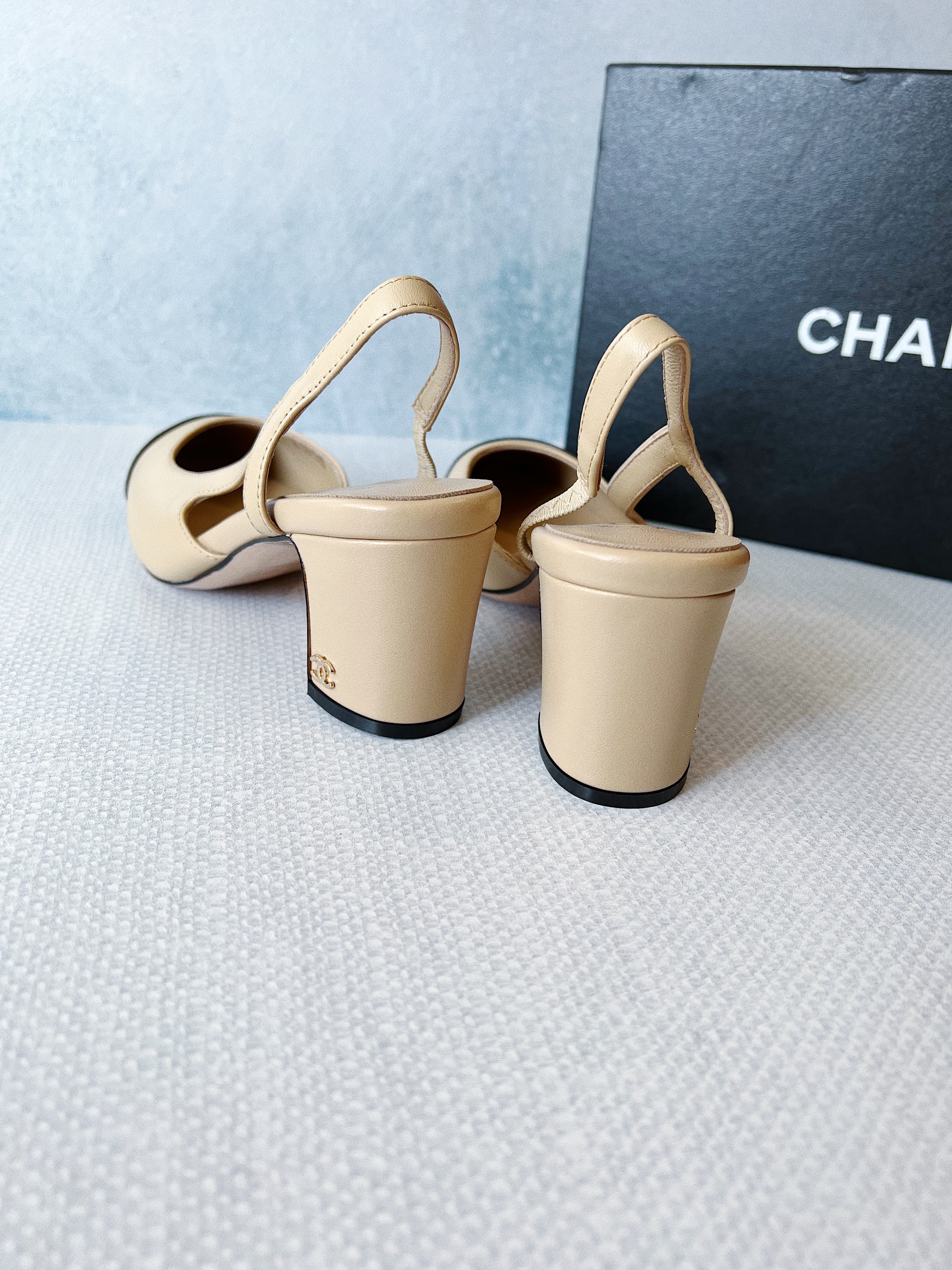 [TOP] CH@NEL Pump Two Tone Sling Back - Beige and Black - Chanel