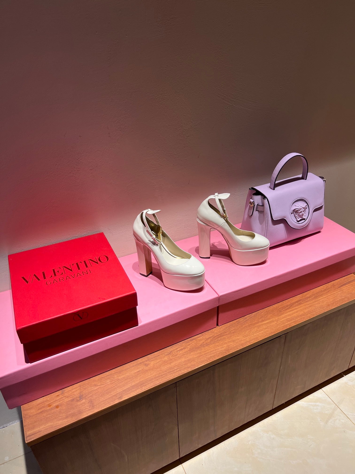 V[TOP] V@LENTINO alentino Tango Patent Leather Pumps - Ivory - Valentino