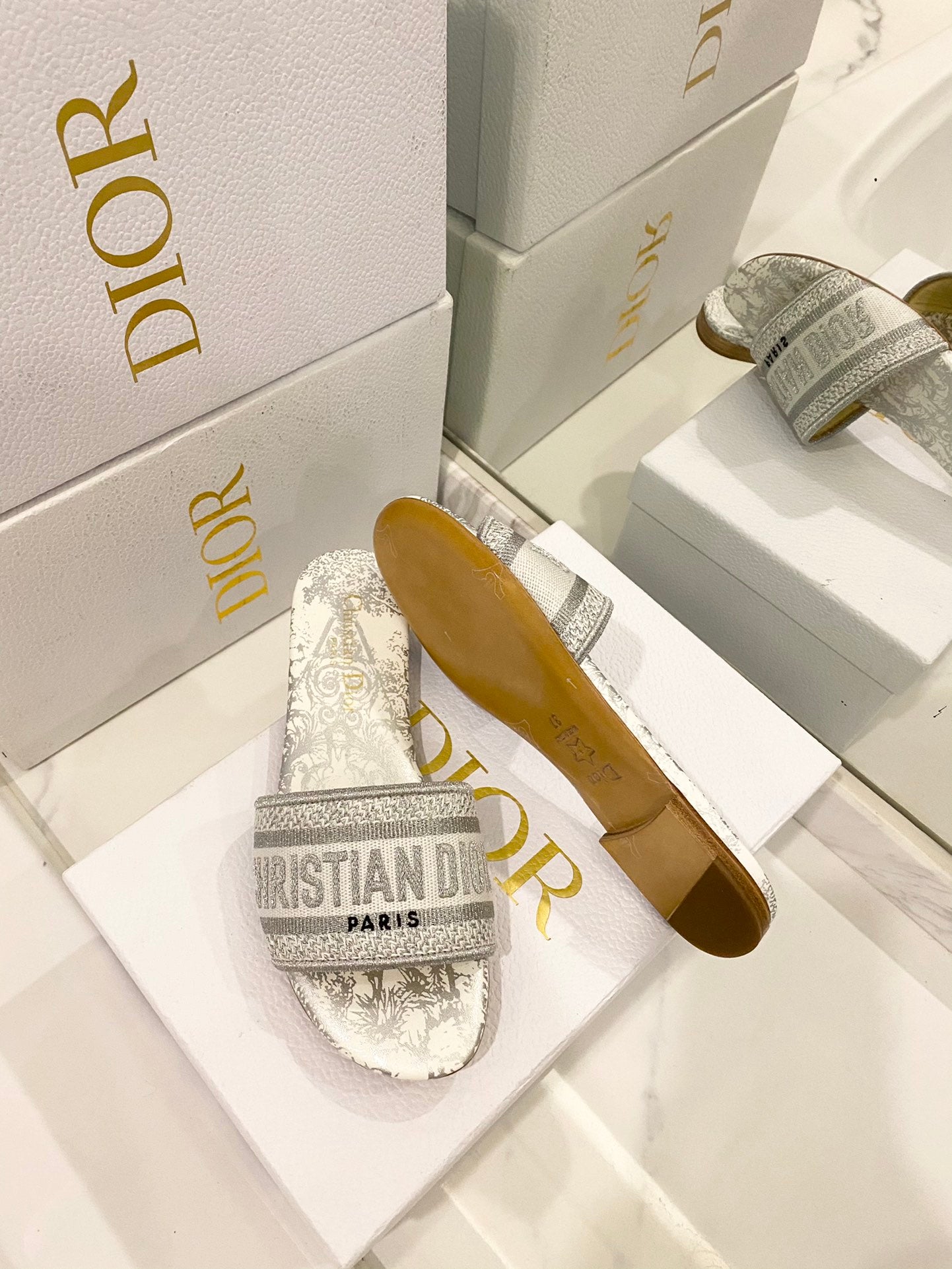 [TOP] D!or Around the World Stella Embroidered Slides - 5 Colours - Christian Dior