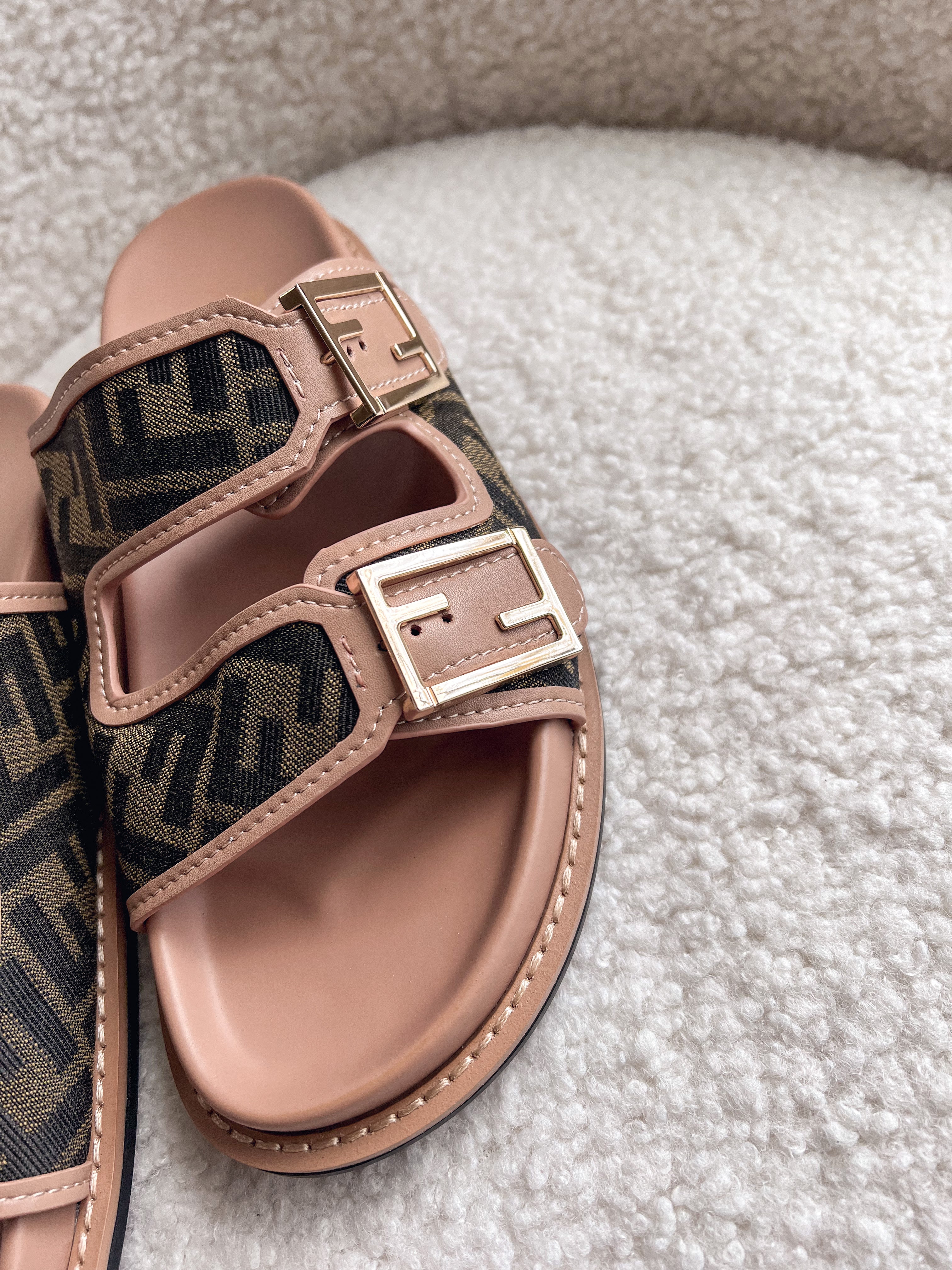 [TOP] FNDI Fndi Women Logo Canvas Flat Sandals - Brown - Fendi