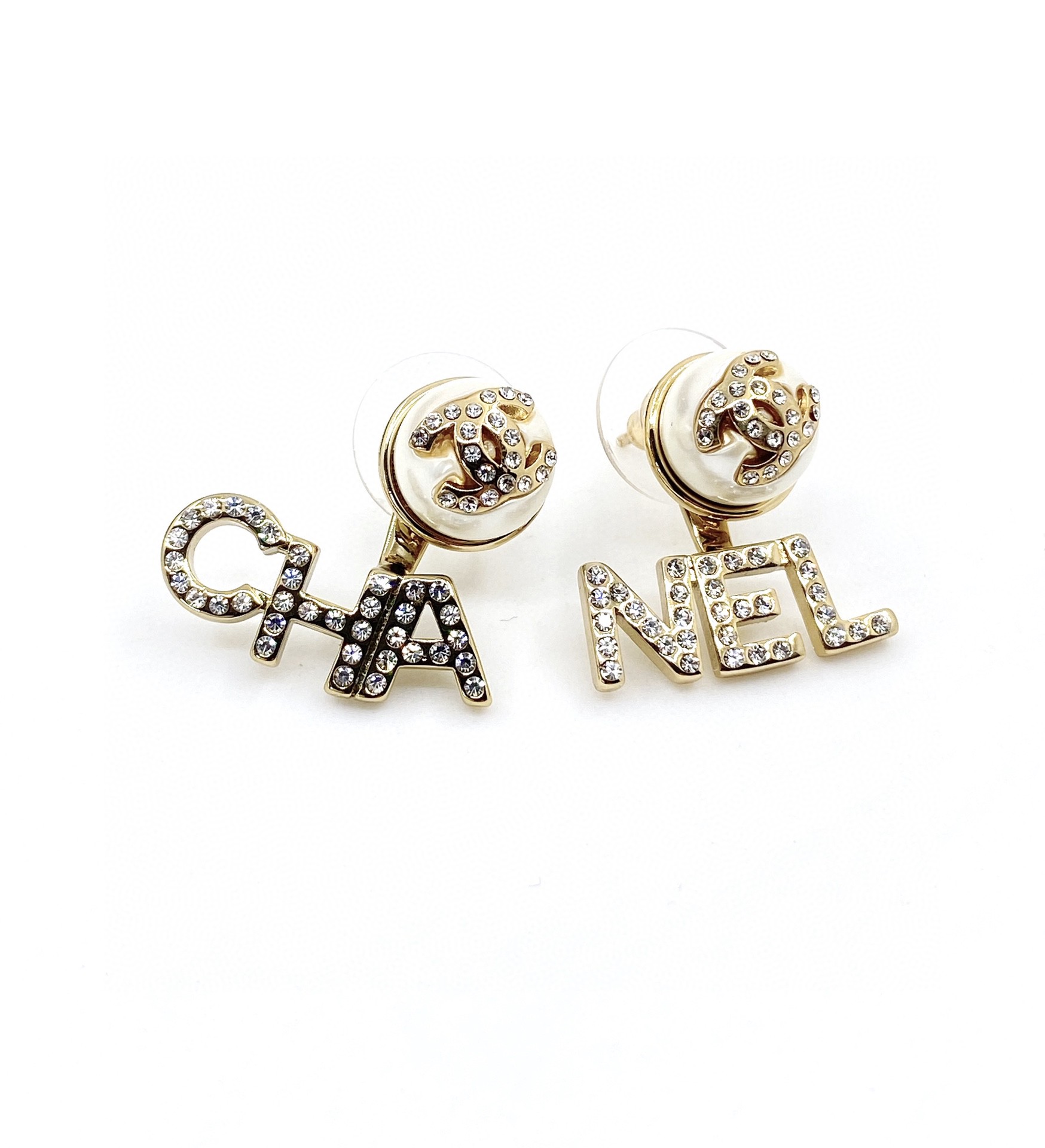 [TOP] CH@NEL Diamond Logo Pearl Letter Stud Earrings - Chanel