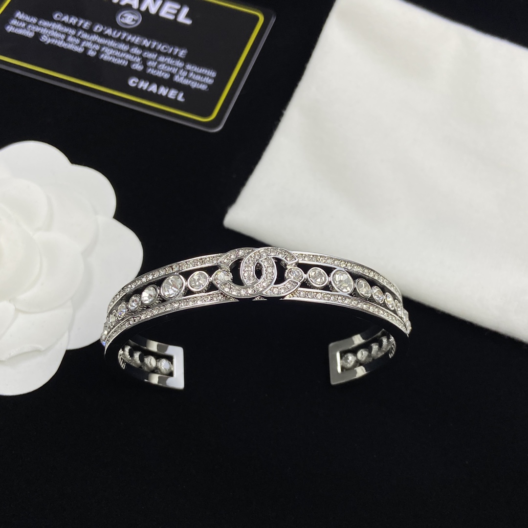 [TOP] CH@NEL Metal/Diamond Bracelet - Silver - Chanel