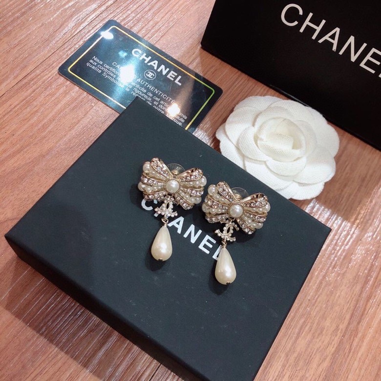 [TOP] CH@NEL Pearl Bow Earrings - Chanel