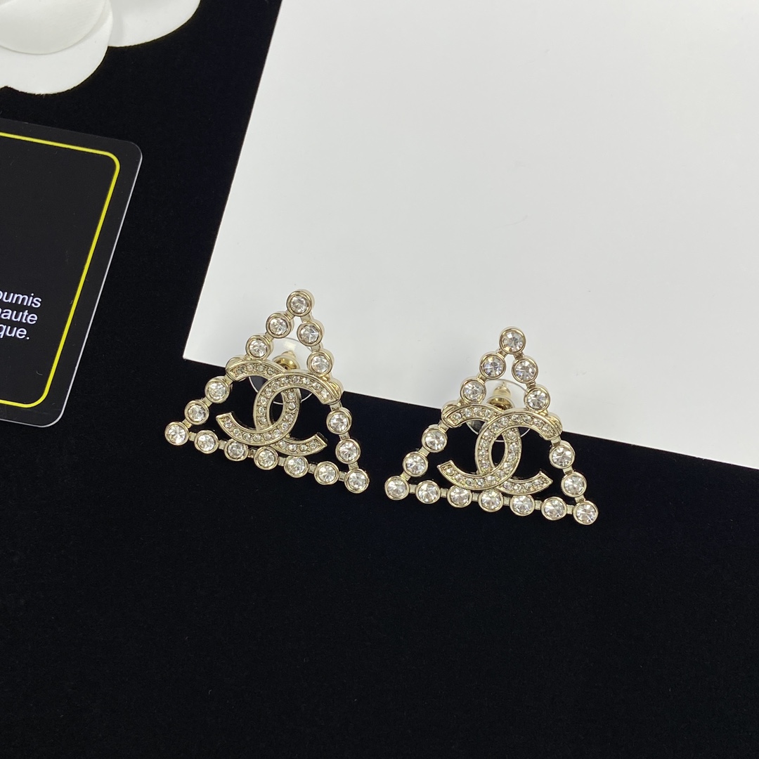 [TOP] CH@NEL Metal Triangle/Diamond Earrings - Gold - Chanel