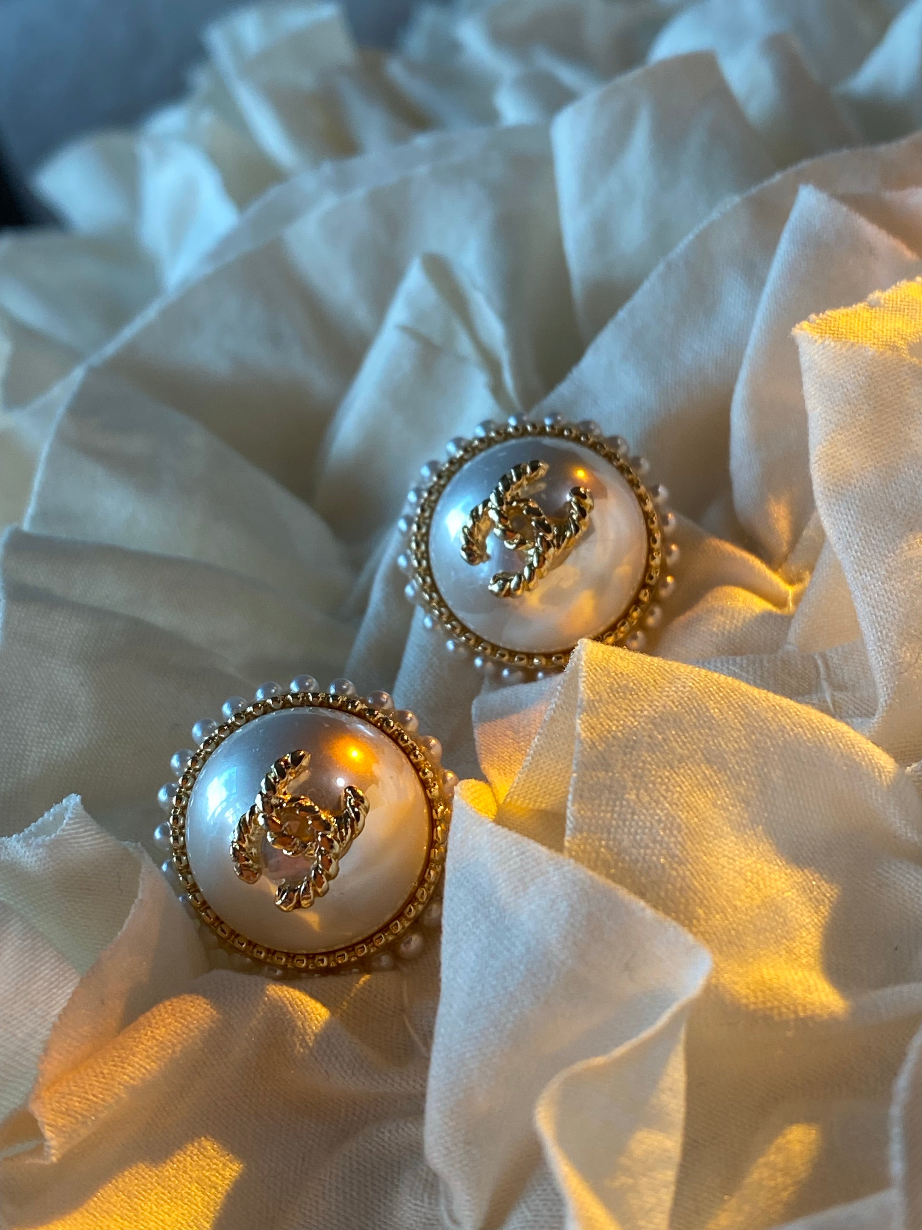 [TOP] CH@NEL Stud Pearl Earrings - Chanel