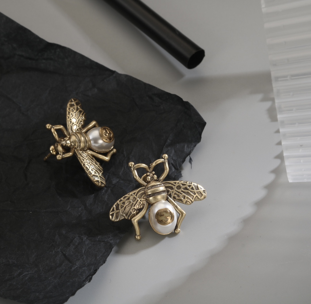 [TOP] GUCC! Bee Stud Earrings - Gucci