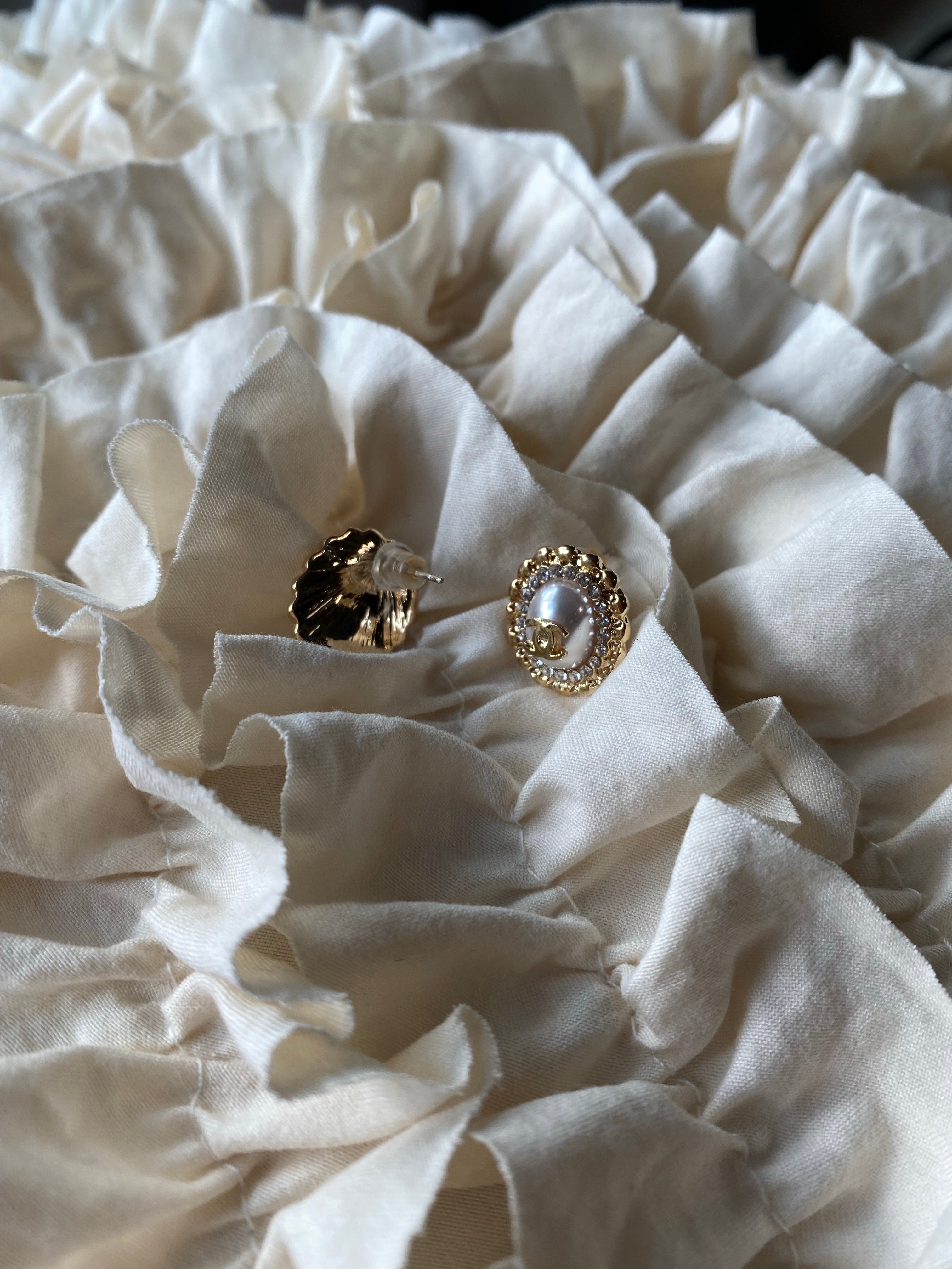 [TOP] CH@NEL Stud Earrings - Chanel