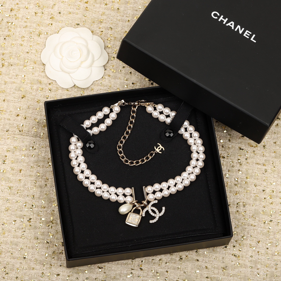 [TOP] CH@NEL Diamond Logo Lock shape Pearl Necklace - Chanel
