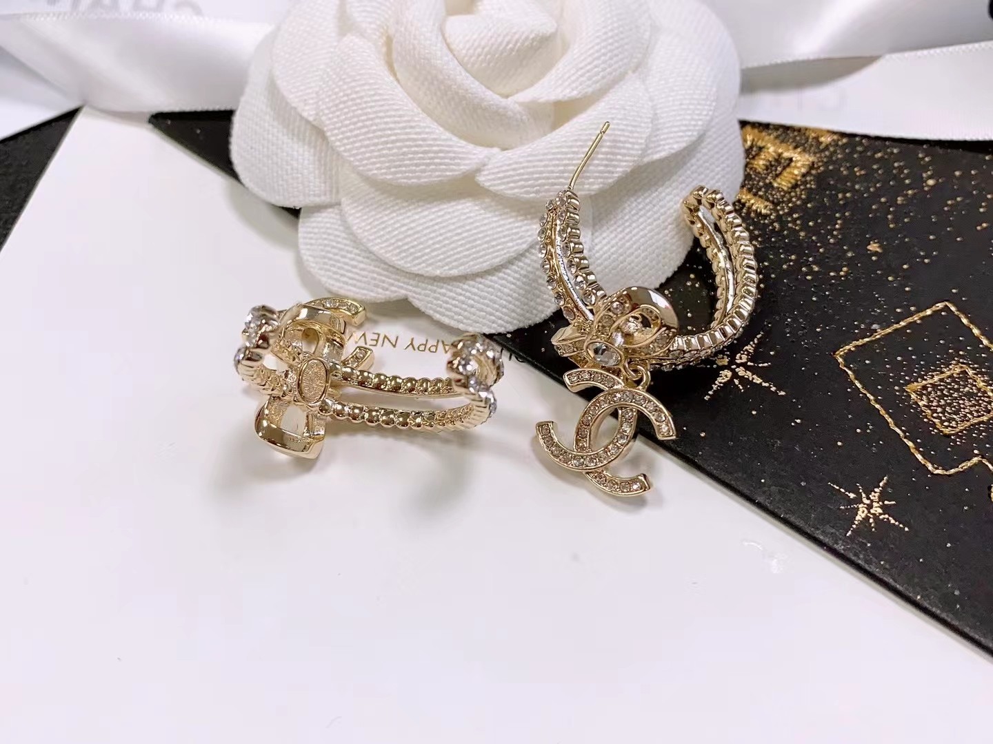 [TOP] CH@NEL Double C Letter Stud Earrings - Gold - Chanel