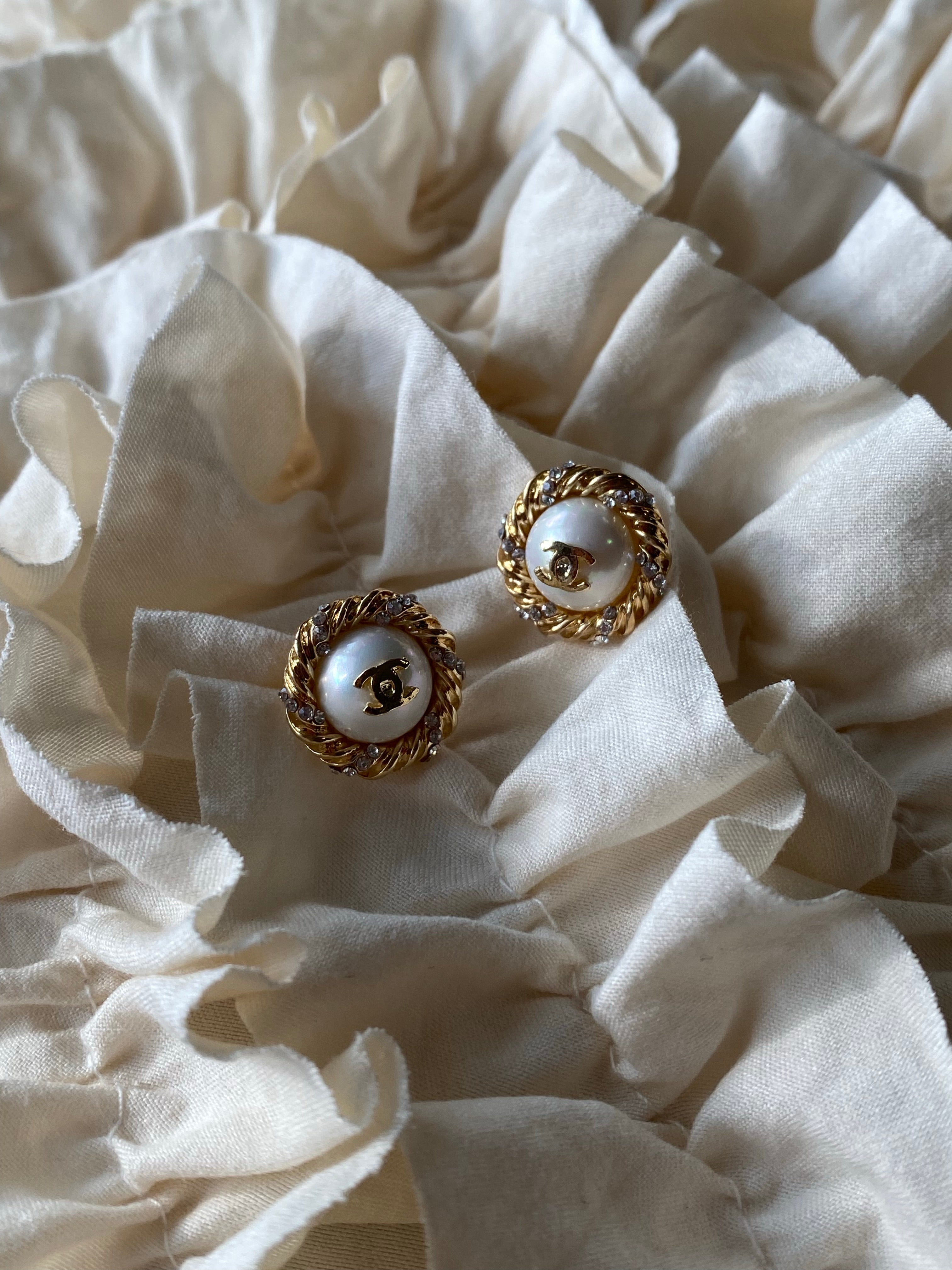 [TOP] CH@NEL Stud Rounded Earrings - Chanel