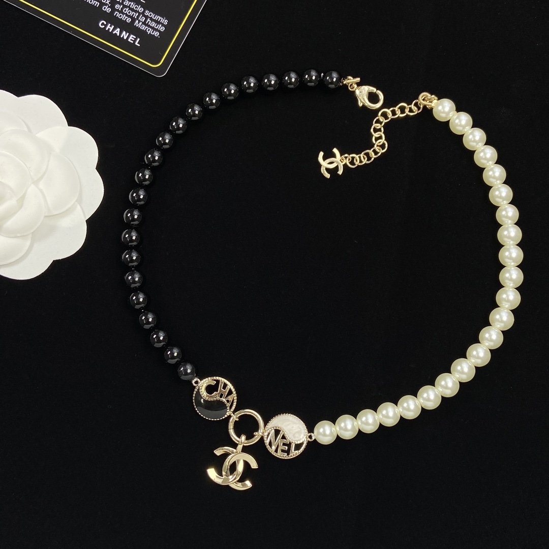 [TOP] CH@NEL Black and White Pearl Necklace - Chanel