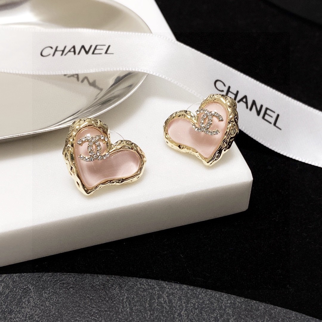 [TOP] CH@NEL Classic Heart Stud Earrings - Pink - Chanel