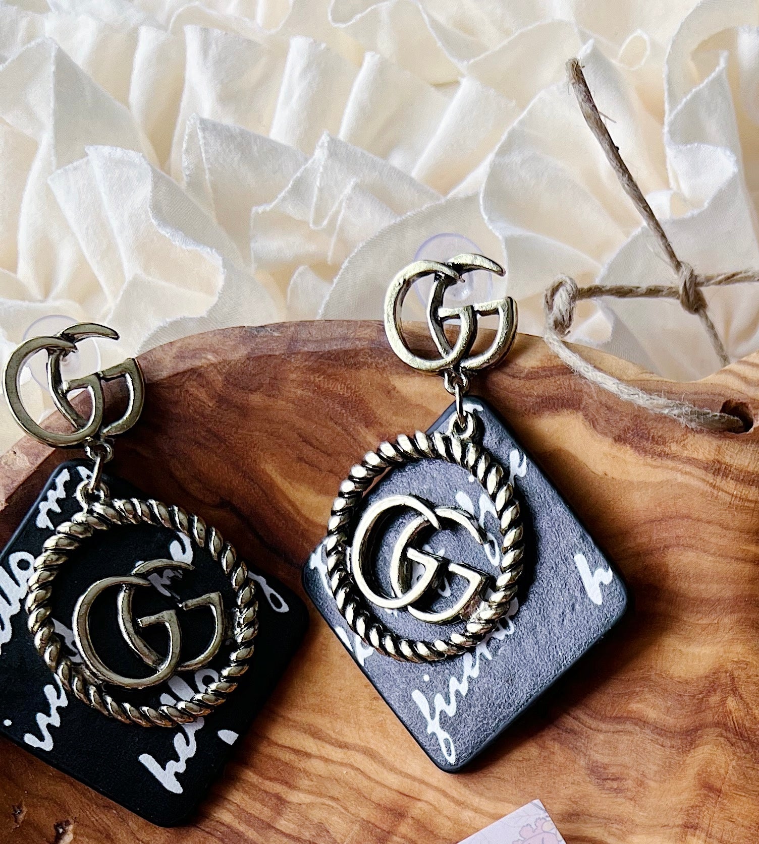 [TOP] GUCC! Dangle Graffiti Earrings - Gucci