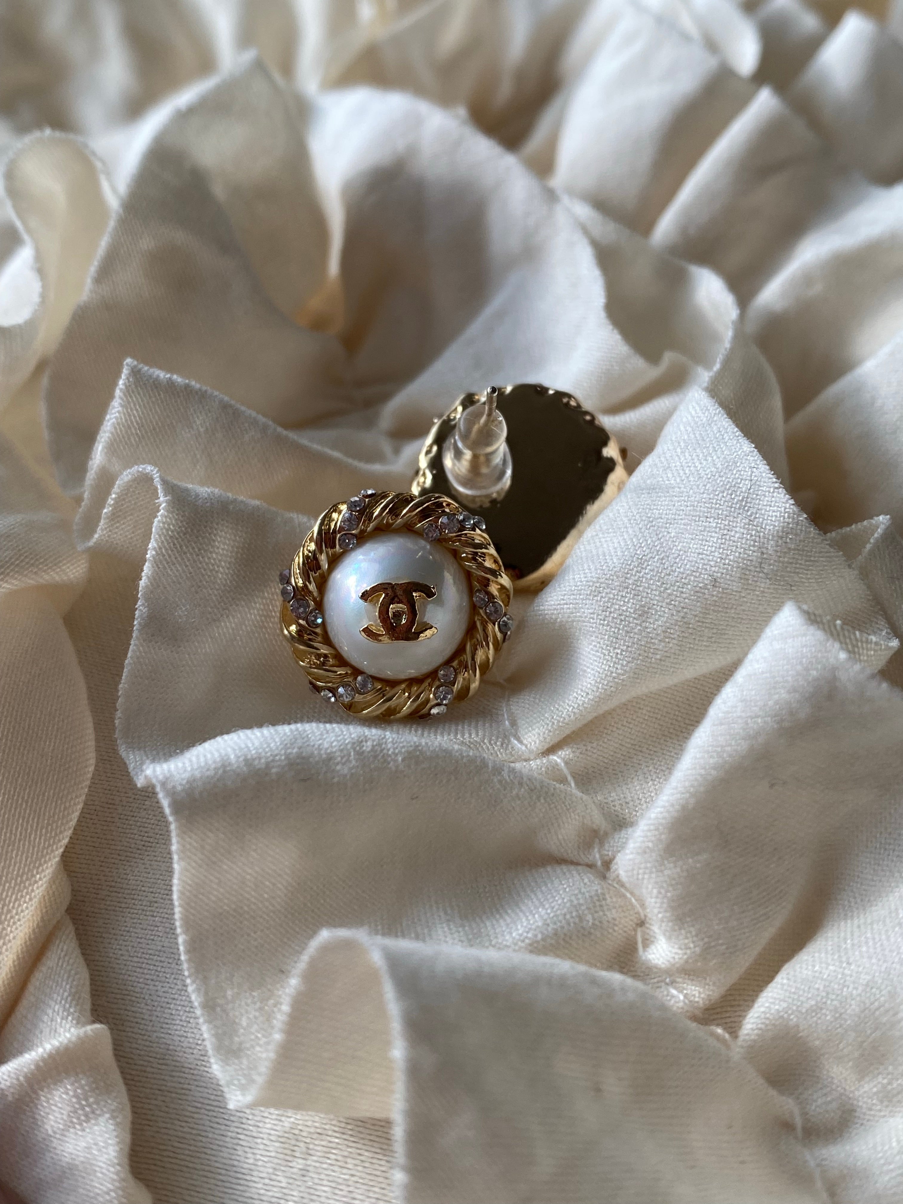 [TOP] CH@NEL Stud Rounded Earrings - Chanel