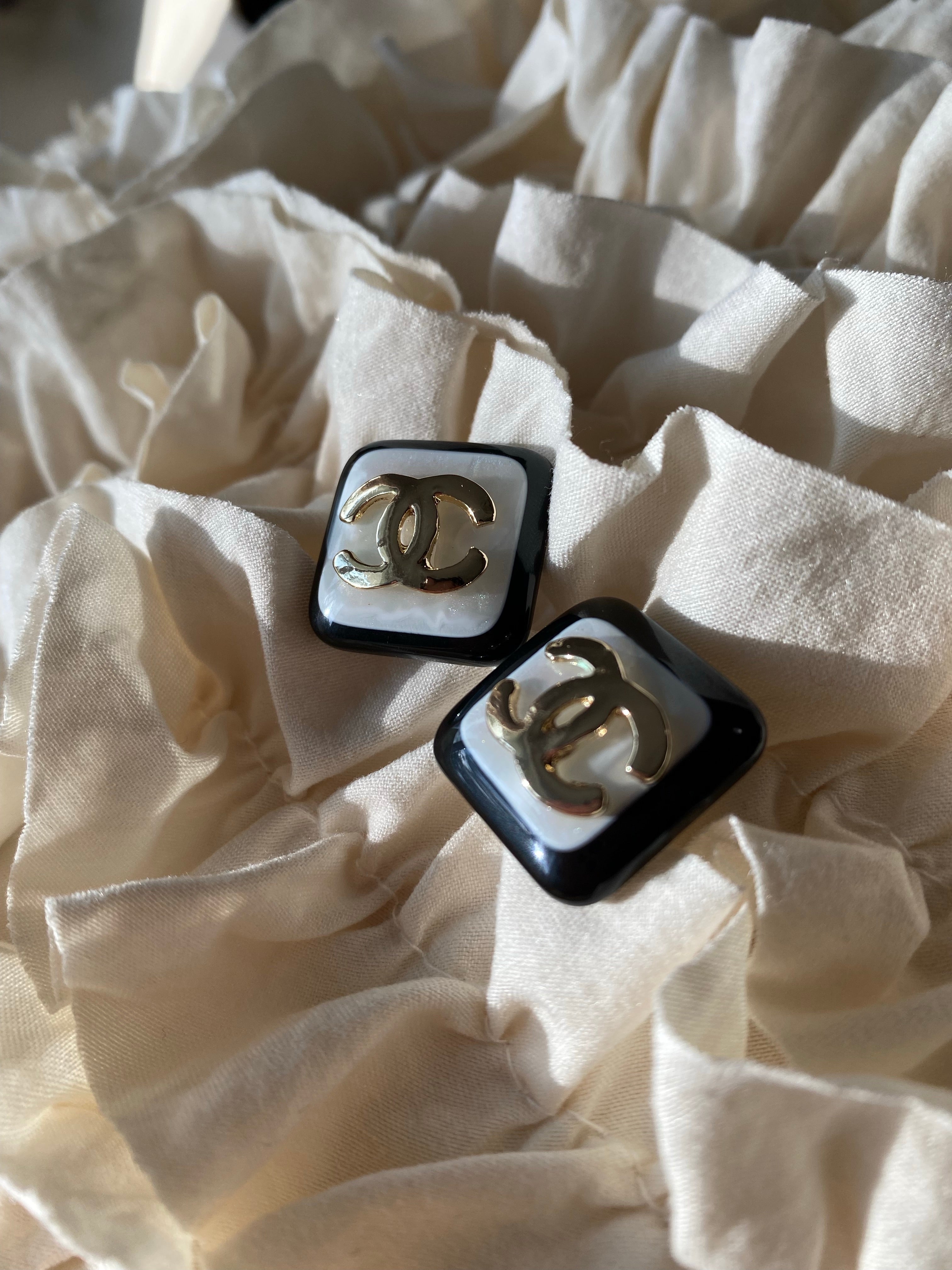 [TOP] CH@NEL Square Black and White Earrings - Chanel