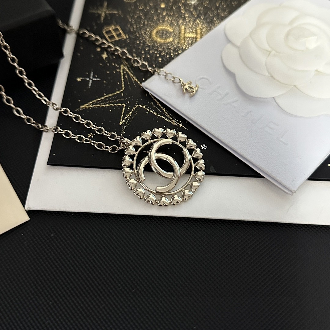 [TOP] CH@NEL Double C Heart Necklace - Silver - Chanel